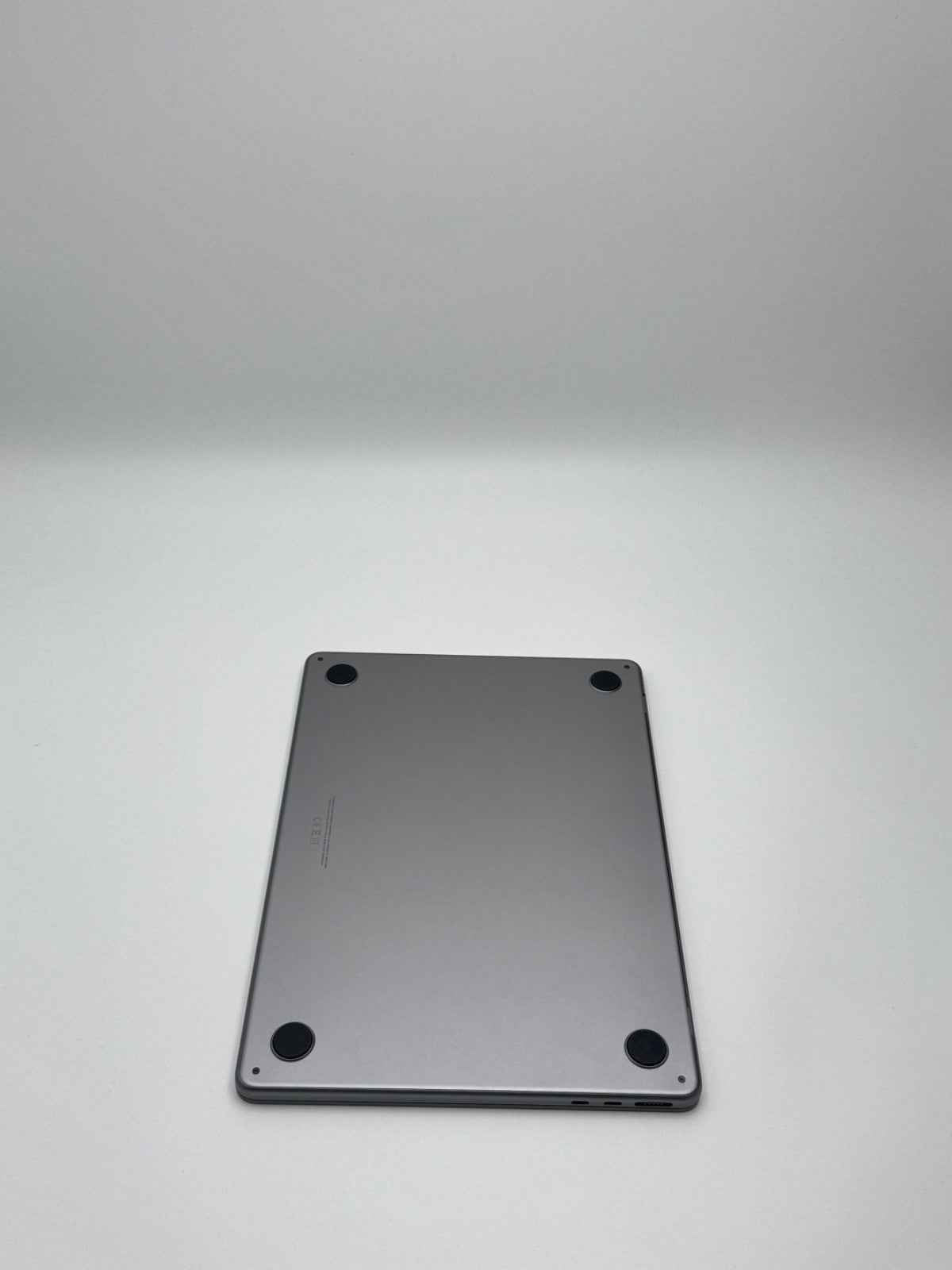 Apple MacBook Air 13,6 Zoll | M2 CPU | 2022 | 256 GB SSD | 8 GB RAM | Space Grau D&S Resell GbR