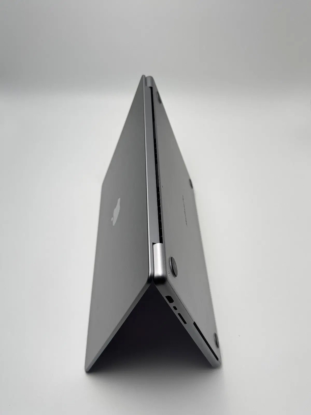 Apple MacBook Pro 16,2 Zoll | M1 Max | 2021 | 1 TB SSD | 32 GB RAM | Space Grau D&S Resell GbR