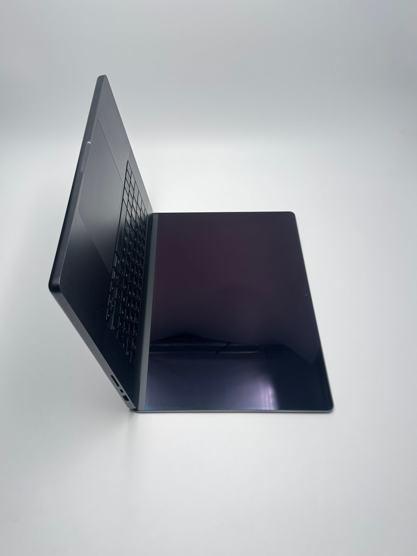 Apple MacBook Pro 16 Zoll | M3 Pro | 2023 | 1 TB SSD | 18 GB RAM | Space Schwarz