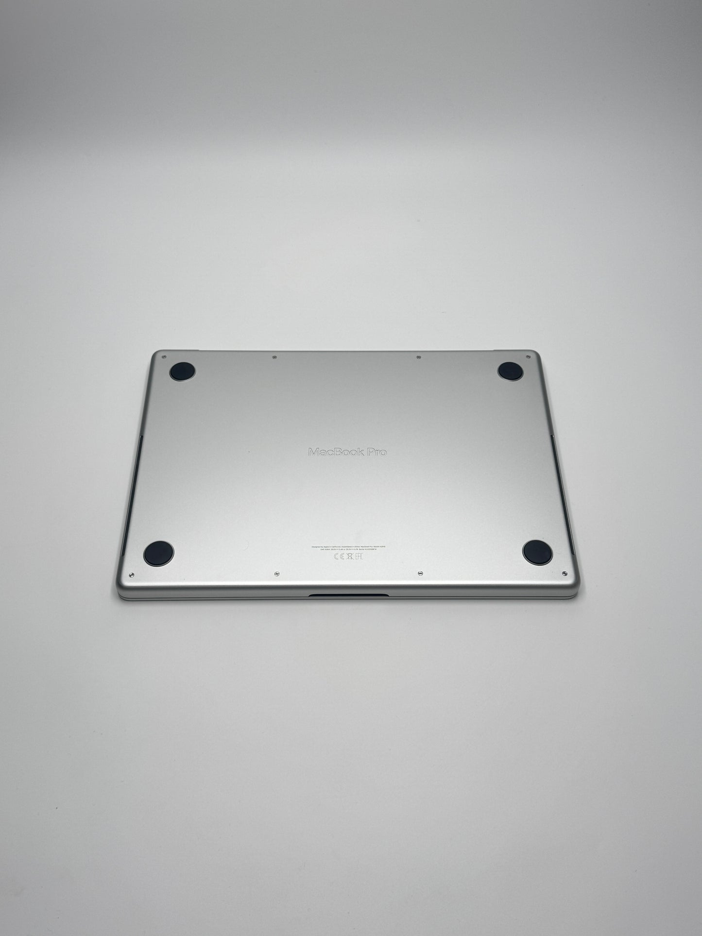 Apple MacBook Pro 14 Zoll | M3 | 2023 | 512 GB SSD | 8 GB RAM | Space Grau