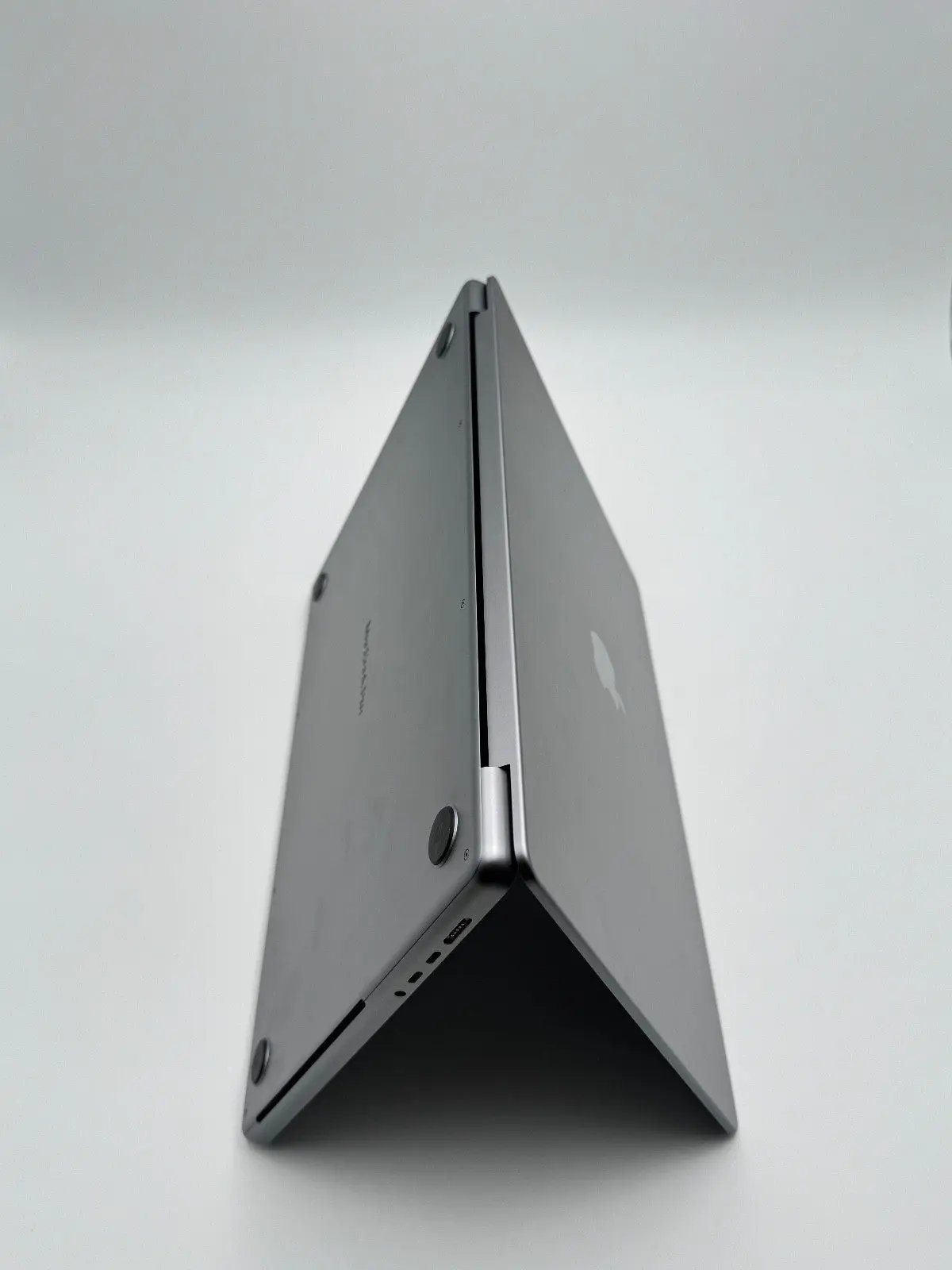 Apple MacBook Pro 16,2 Zoll | M2 Pro | 2023 | 512 GB SSD | 16 GB RAM | Space Grau D&S Resell GbR