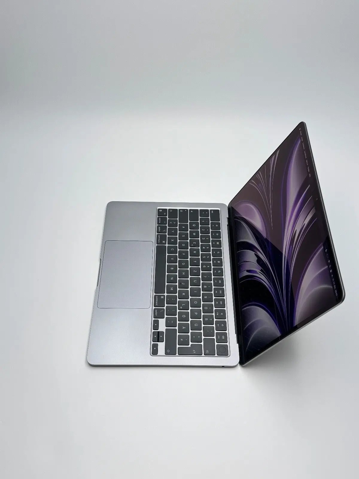 Apple MacBook Air 13,6 Zoll | M2 CPU | 2022 | 256 GB SSD | 8 GB RAM | Space Grau D&S Resell GbR