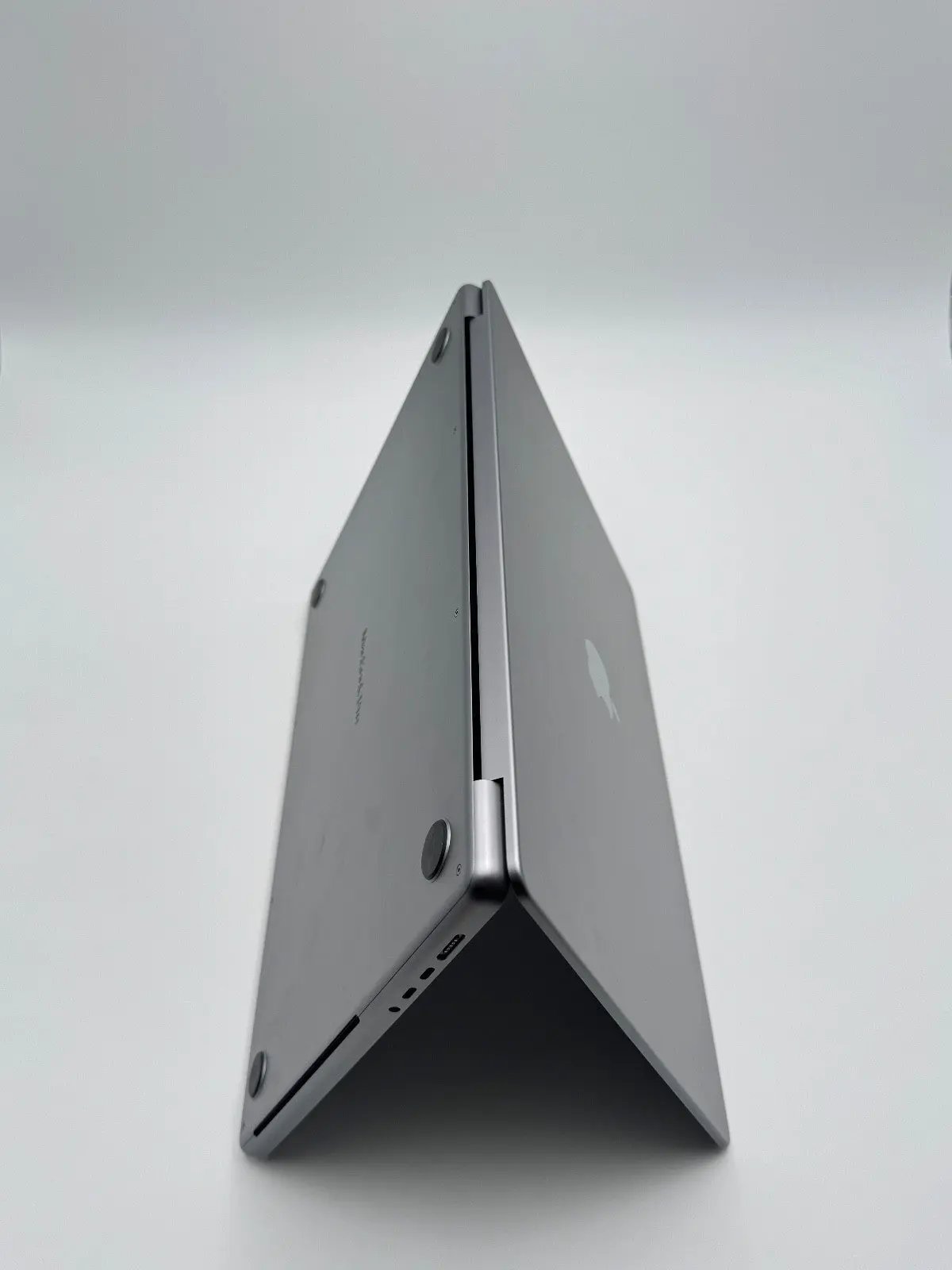 Apple MacBook Pro 16,2 Zoll | M2 Pro | 2023 | 512 GB SSD | 16 GB RAM | Space Grau D&S Resell GbR