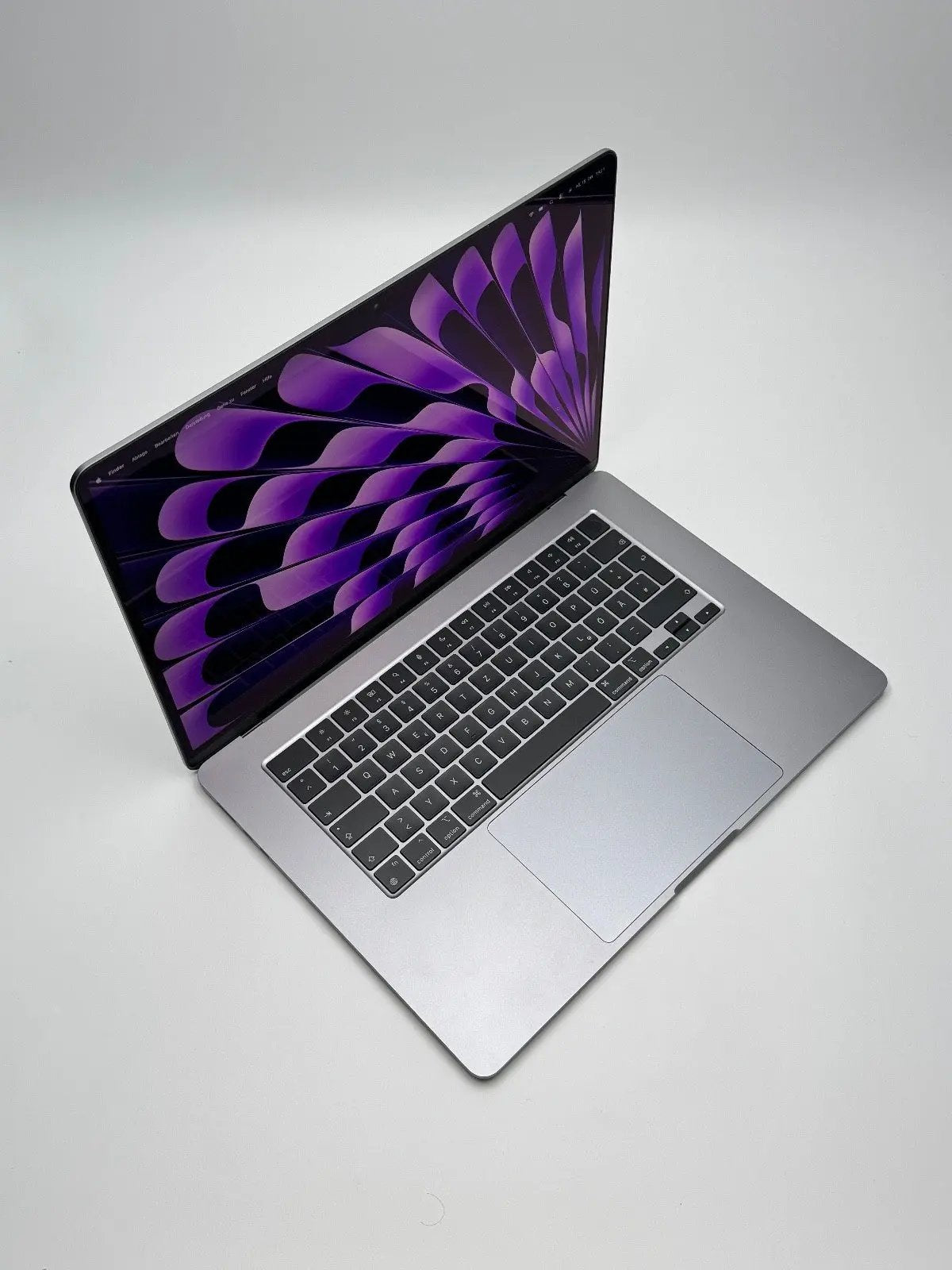 Apple MacBook Air 15,3 Zoll | M2 CPU | 2023 | 256 GB SSD | 8 GB RAM | Space Grau D&S Resell GbR