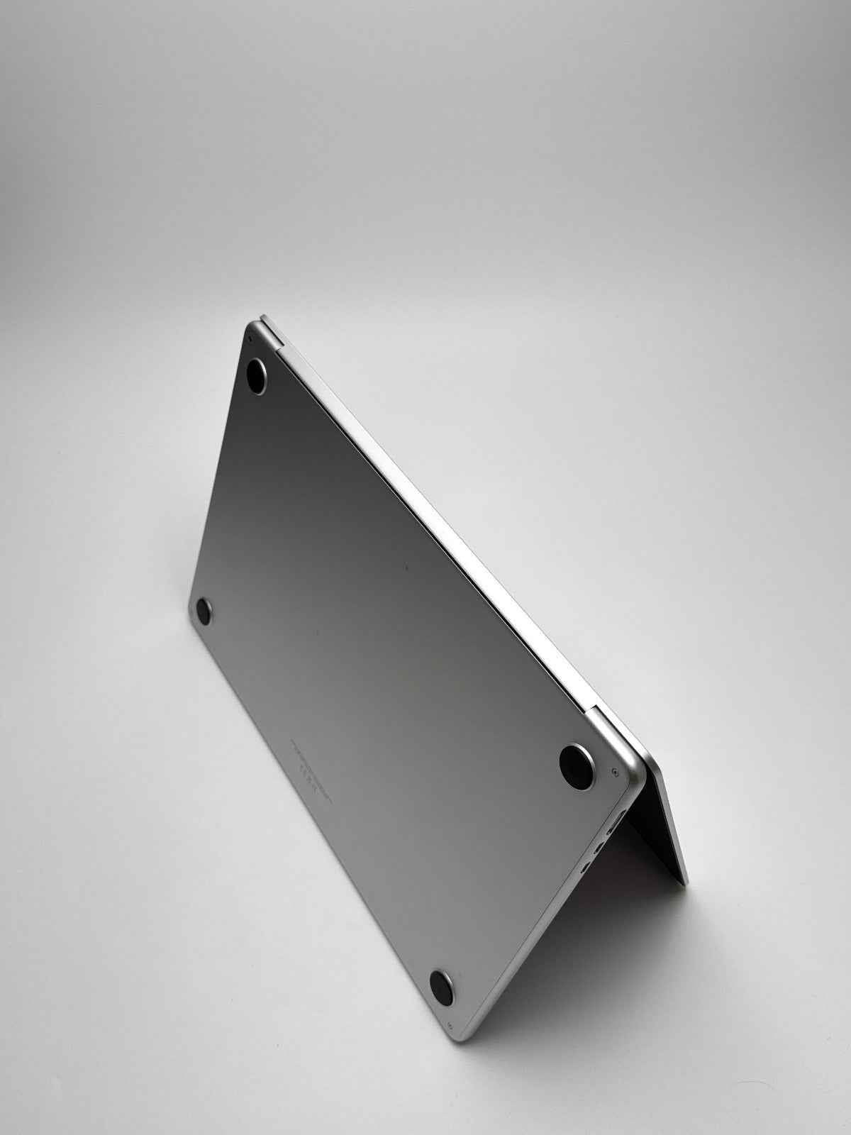 Apple MacBook Air 15,3 Zoll | M2 CPU | 2023 | 256 GB SSD | 8 GB RAM | Silber D&S Resell GbR