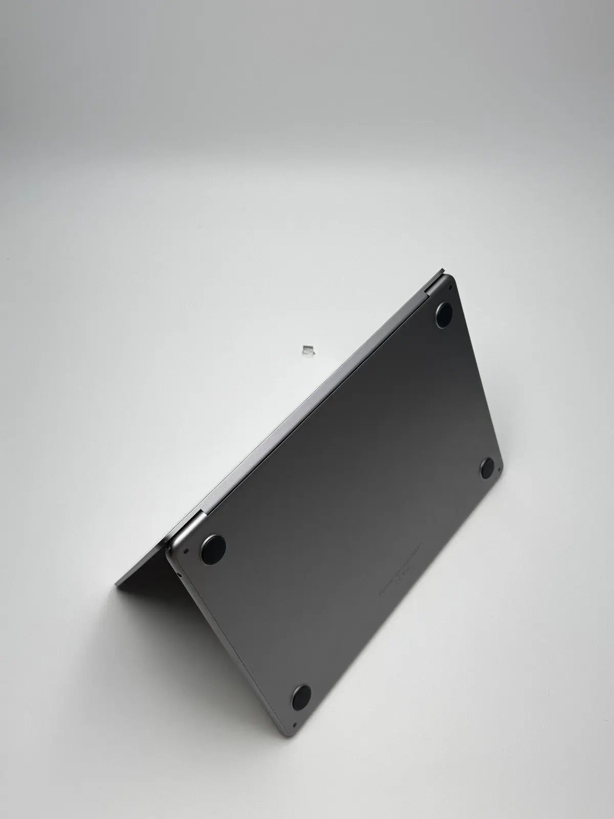 Apple MacBook Air 13,6 Zoll | M2 CPU | 2022 | 256 GB SSD | 8 GB RAM | Space Grau D&S Resell GbR