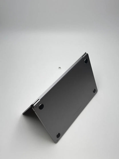 Apple MacBook Air 13,6 Zoll | M2 CPU | 2022 | 256 GB SSD | 8 GB RAM | Space Grau D&S Resell GbR