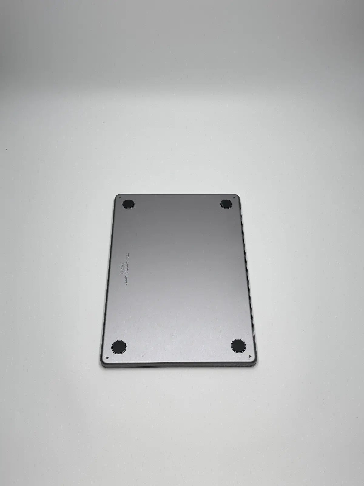 Apple MacBook Air 13,6 Zoll | M2 CPU | 2022 | 256 GB SSD | 8 GB RAM | Space Grau D&S Resell GbR