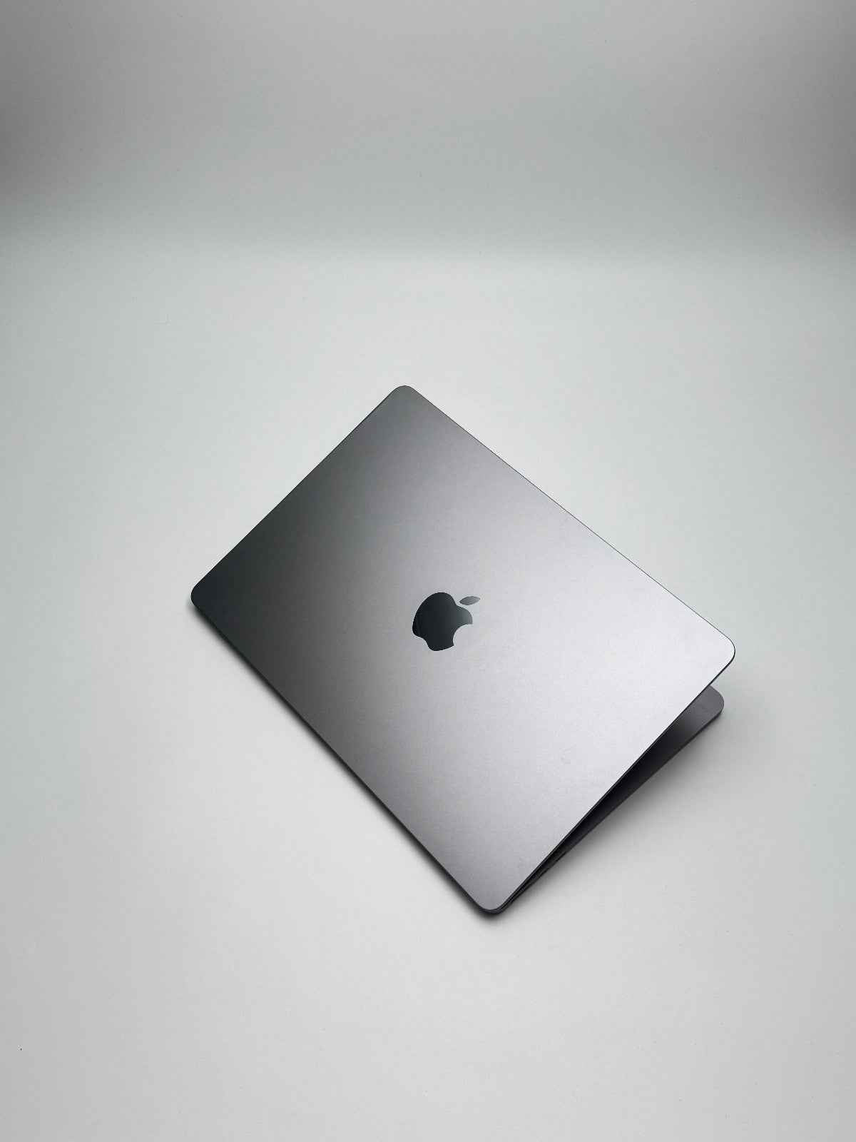 Apple MacBook Air 13,6 Zoll | M2 CPU | 2022 | 256 GB SSD | 8 GB RAM | Space Grau D&S Resell GbR