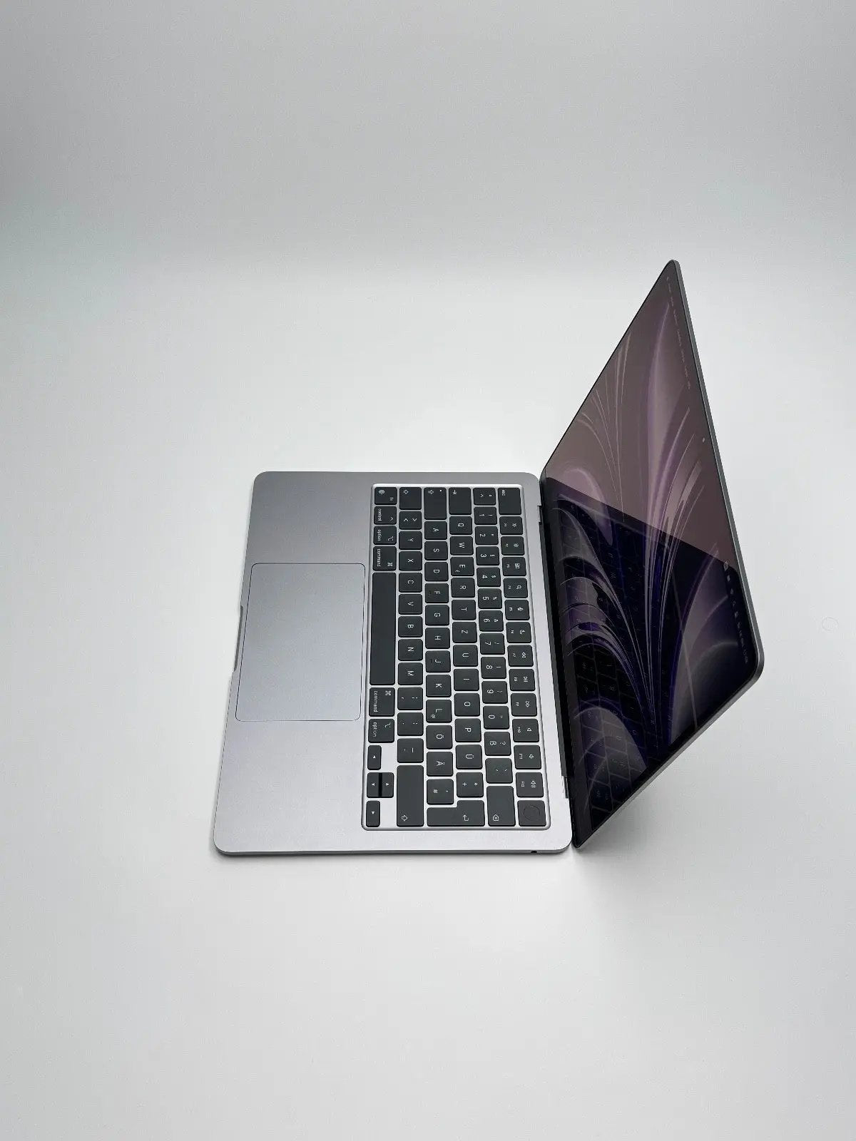 Apple MacBook Air 13,6 Zoll | M2 CPU | 2022 | 256 GB SSD | 8 GB RAM | Space Grau D&S Resell GbR