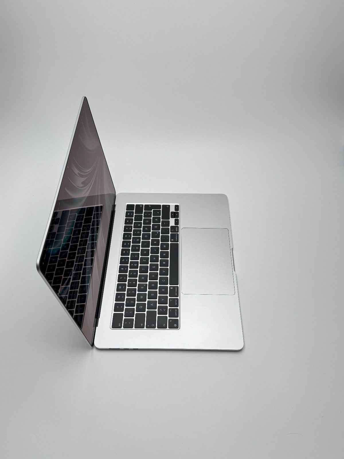 Apple MacBook Air 15,3 Zoll | M2 CPU | 2023 | 256 GB SSD | 8 GB RAM | Silber D&S Resell GbR