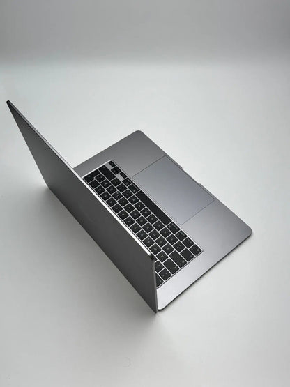 Apple MacBook Air 15,3 Zoll | M2 CPU | 2023 | 256 GB SSD | 8 GB RAM | Space Grau D&S Resell GbR