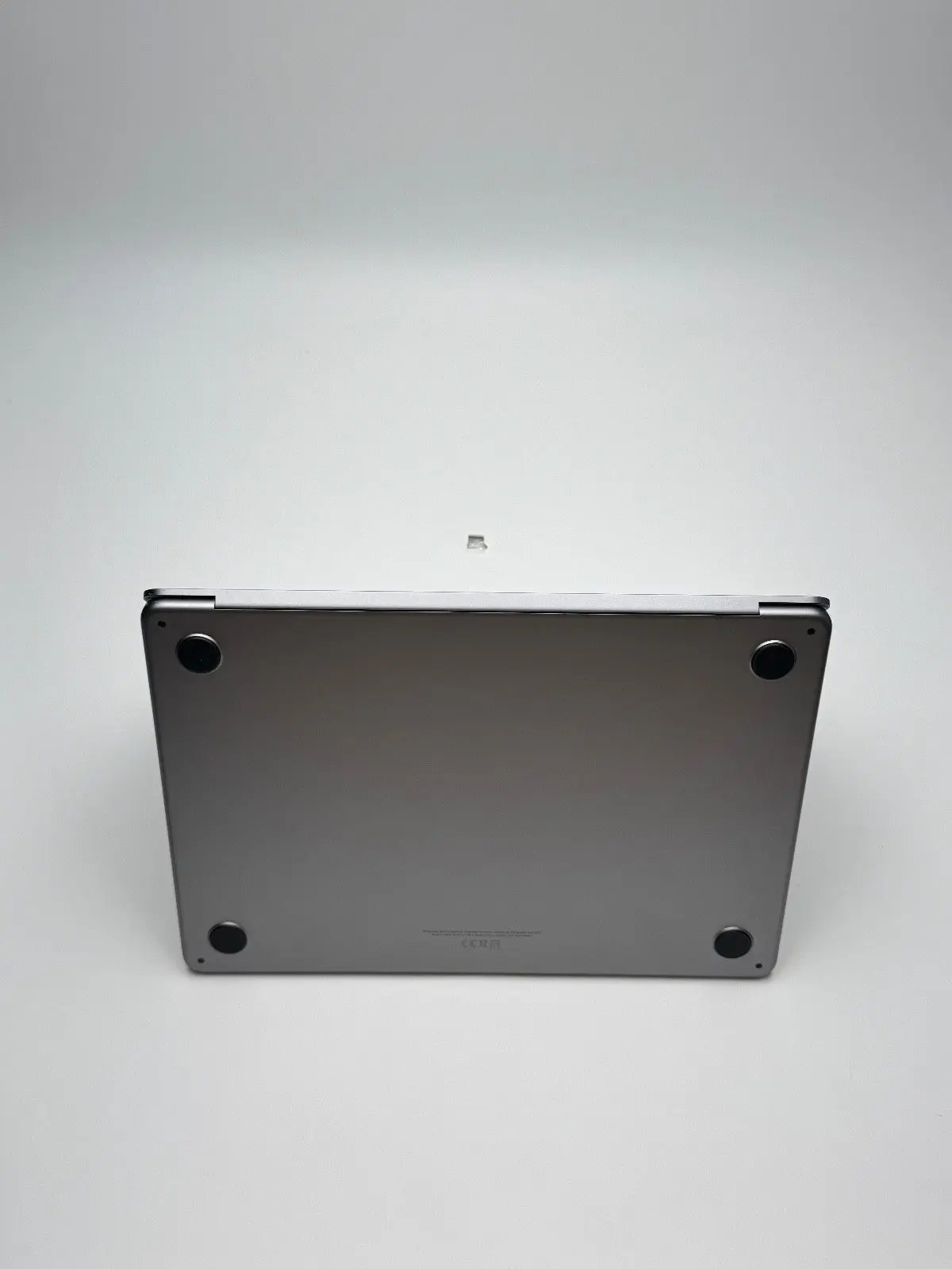 Apple MacBook Air 13,6 Zoll | M2 CPU | 2022 | 256 GB SSD | 8 GB RAM | Space Grau D&S Resell GbR