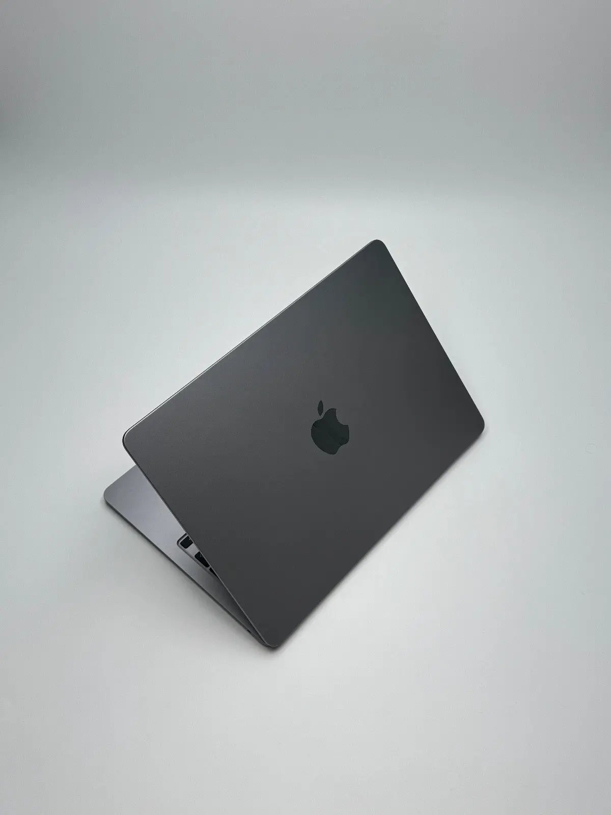 Apple MacBook Air 13,6 Zoll | M2 CPU | 2022 | 256 GB SSD | 8 GB RAM | Space Grau D&S Resell GbR