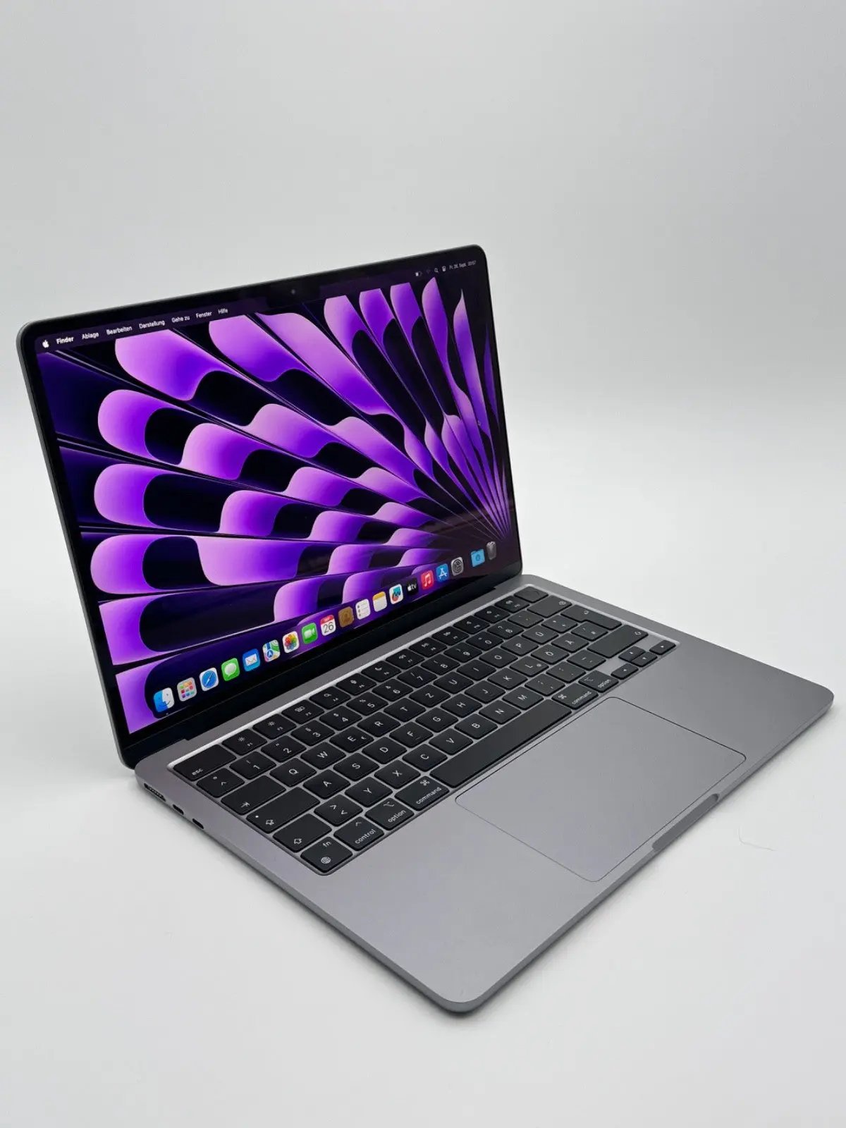 Apple MacBook Air 13,6 Zoll | M2 CPU | 2022 | 256 GB SSD | 8 GB RAM | Space Grau D&S Resell GbR