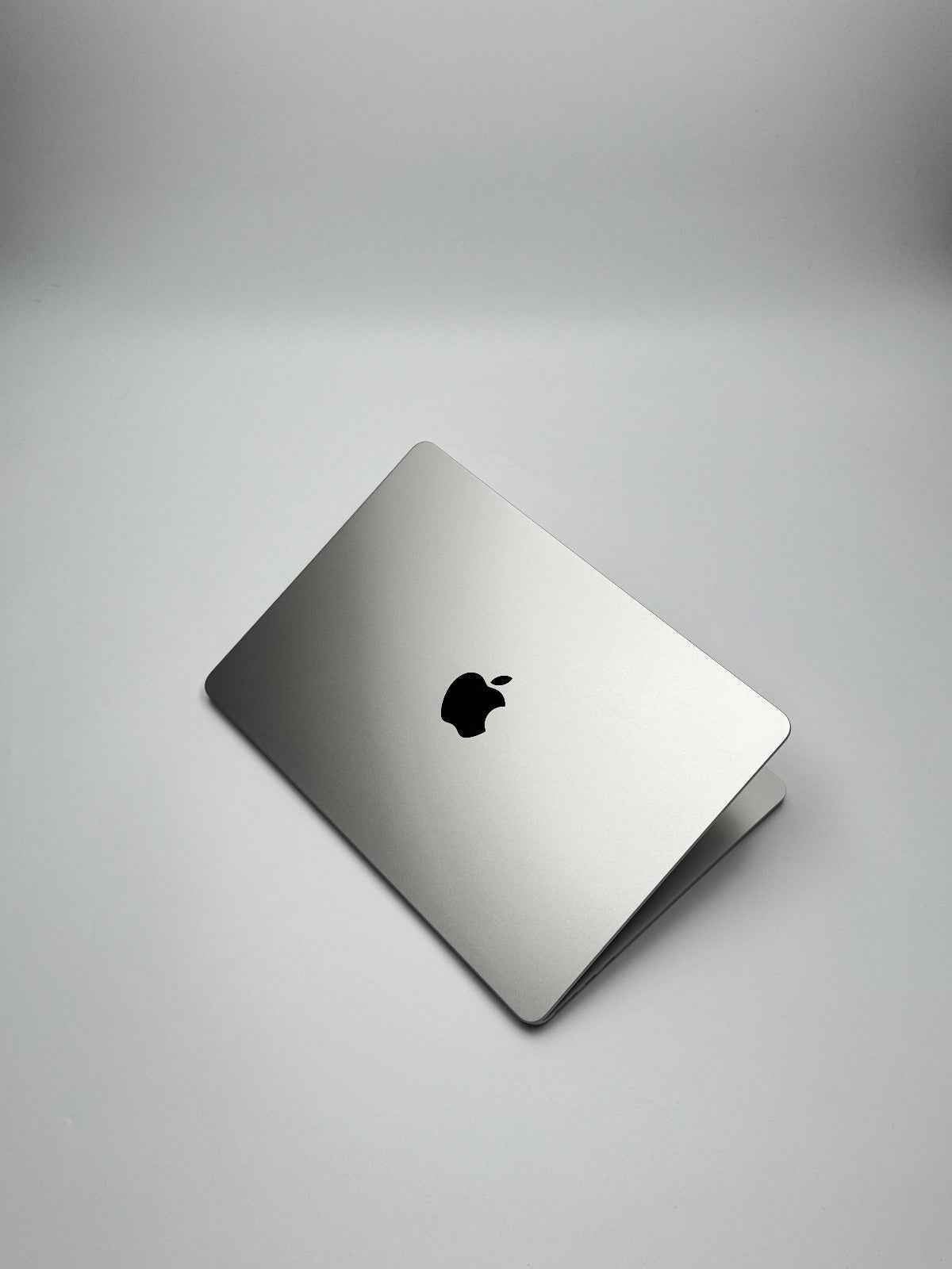 Apple MacBook Air 13,6 Zoll | M2 CPU | 2022 | 512 GB SSD | 8 GB RAM | Polarstern D&S Resell GbR