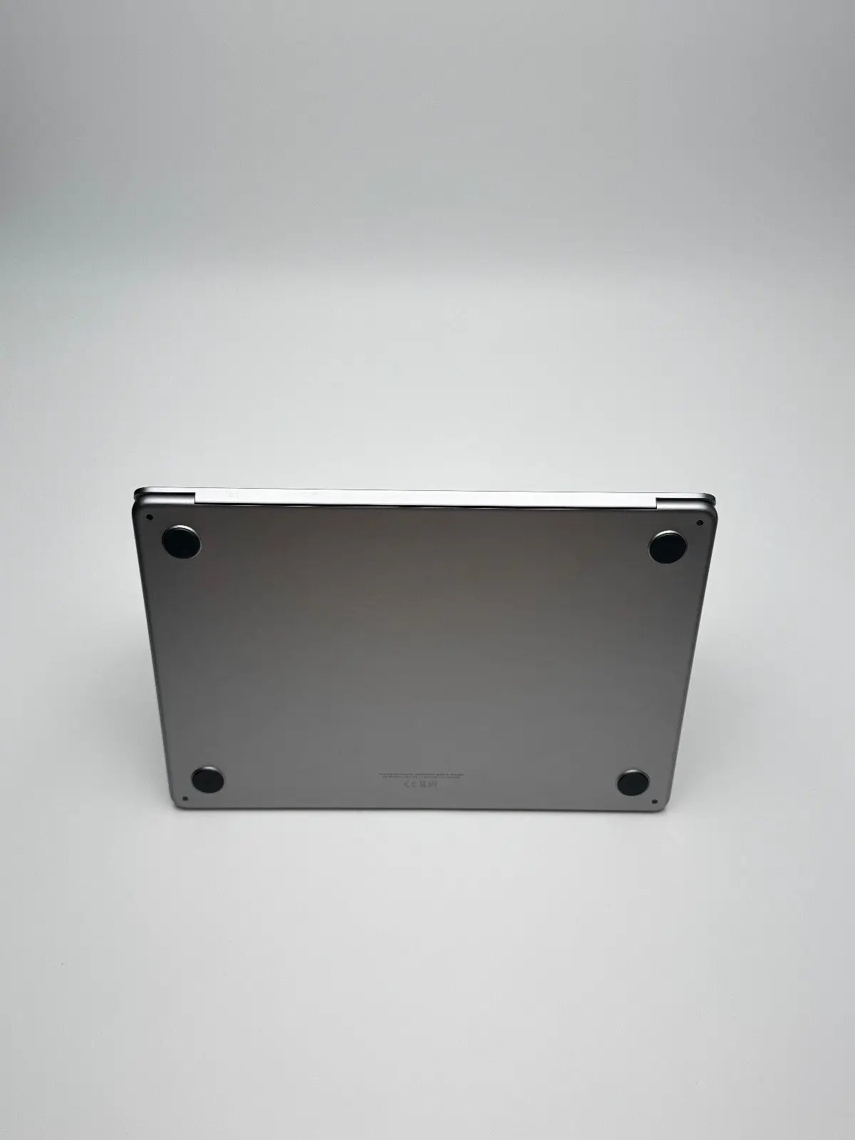 Apple MacBook Air 13,6 Zoll | M2 CPU | 2022 | 256 GB SSD | 8 GB RAM | Space Grau D&S Resell GbR