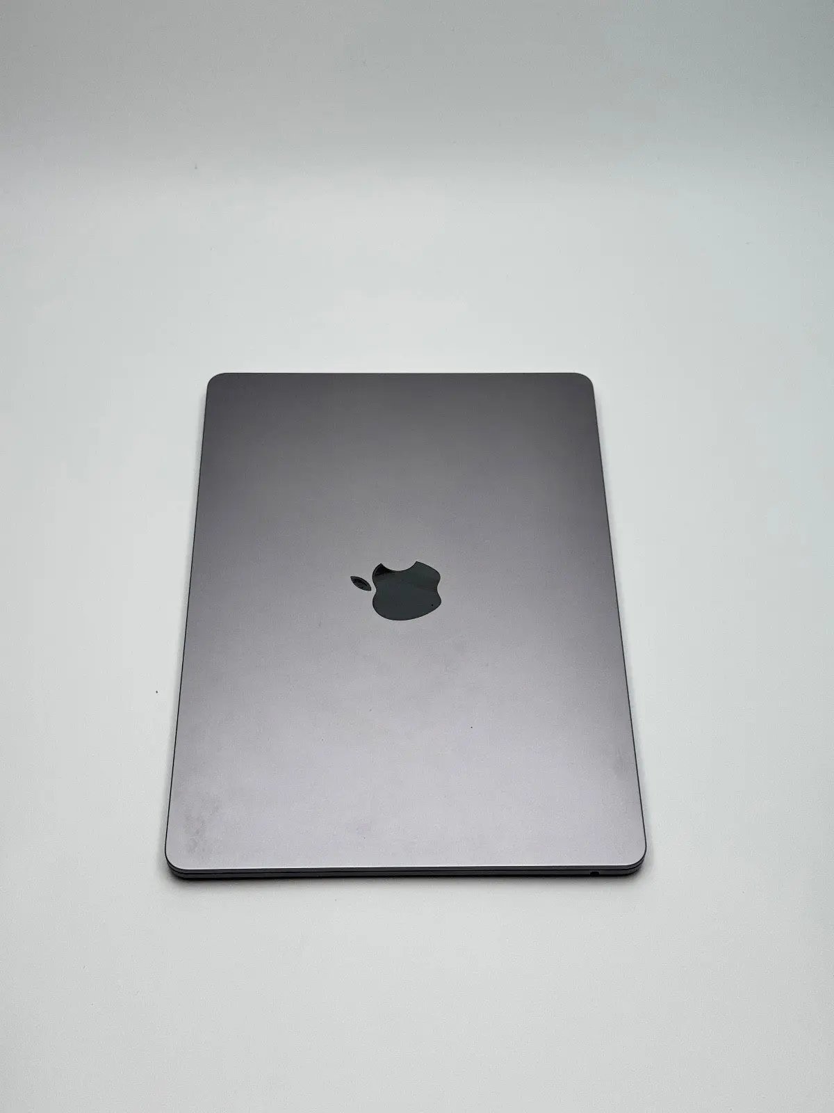Apple MacBook Air 13,6 Zoll | M2 CPU | 2022 | 256 GB SSD | 8 GB RAM | Space Grau D&S Resell GbR