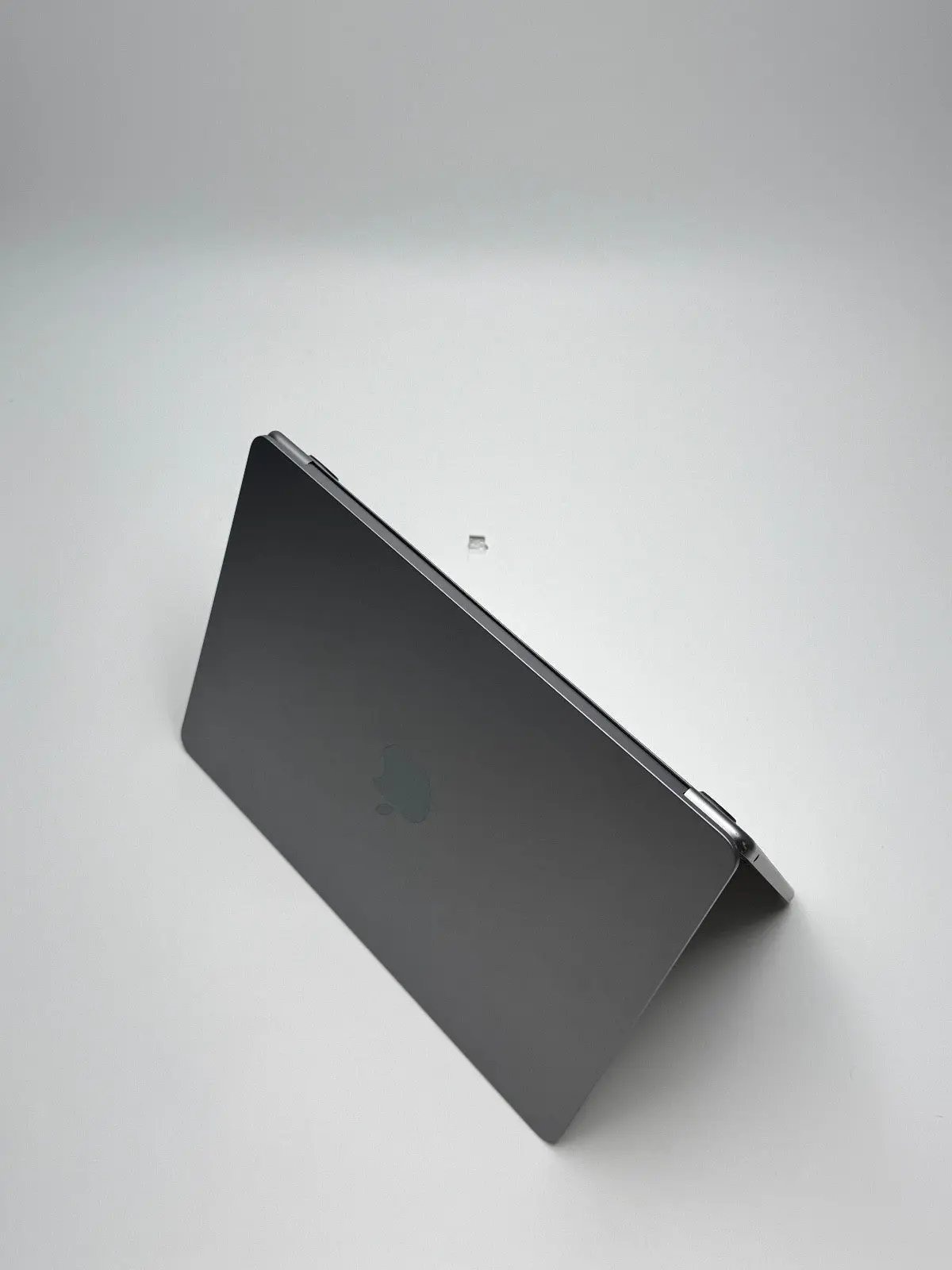 Apple MacBook Air 13,6 Zoll | M2 CPU | 2022 | 256 GB SSD | 8 GB RAM | Space Grau D&S Resell GbR