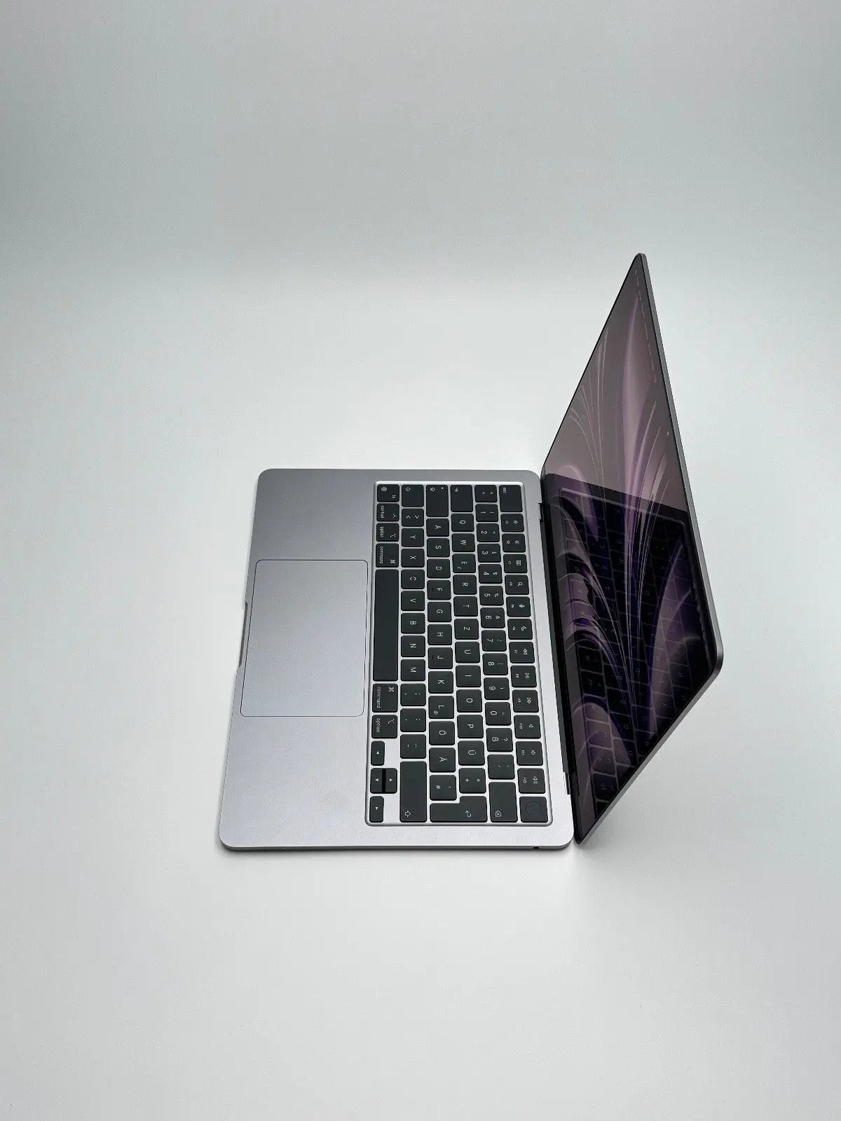 Apple MacBook Air 13,6 Zoll | M2 CPU | 2022 | 256 GB SSD | 8 GB RAM | Space Grau D&S Resell GbR