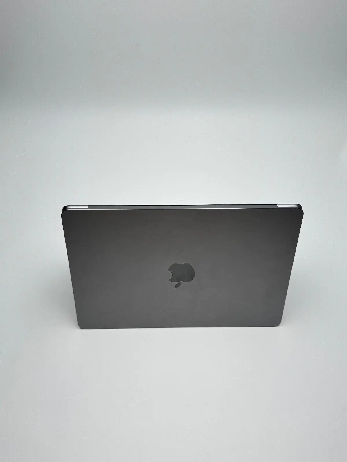 Apple MacBook Air 13,6 Zoll | M2 CPU | 2022 | 256 GB SSD | 8 GB RAM | Space Grau D&S Resell GbR