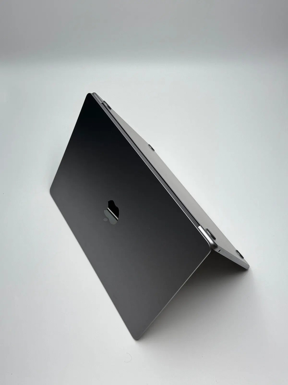 Apple MacBook Air 15,3 Zoll | M2 CPU | 2023 | 256 GB SSD | 8 GB RAM | Space Grau D&S Resell GbR