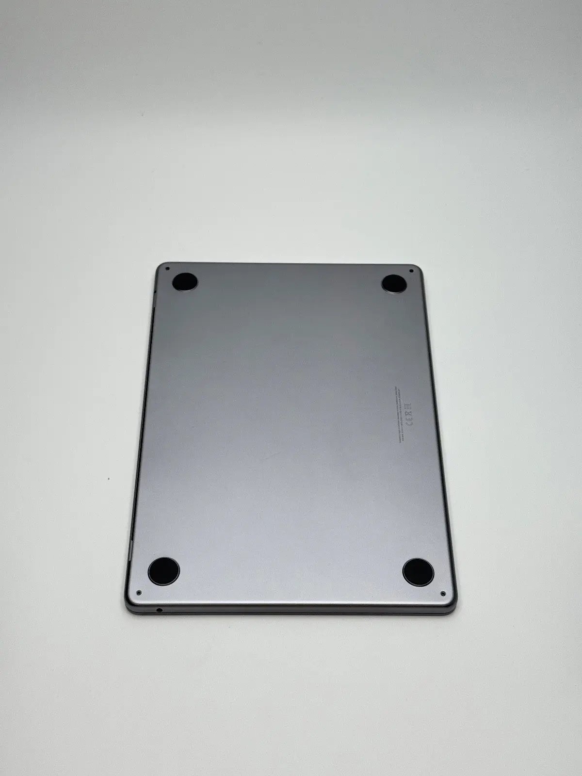 Apple MacBook Air 13,6 Zoll | M2 CPU | 2022 | 256 GB SSD | 8 GB RAM | Space Grau D&S Resell GbR