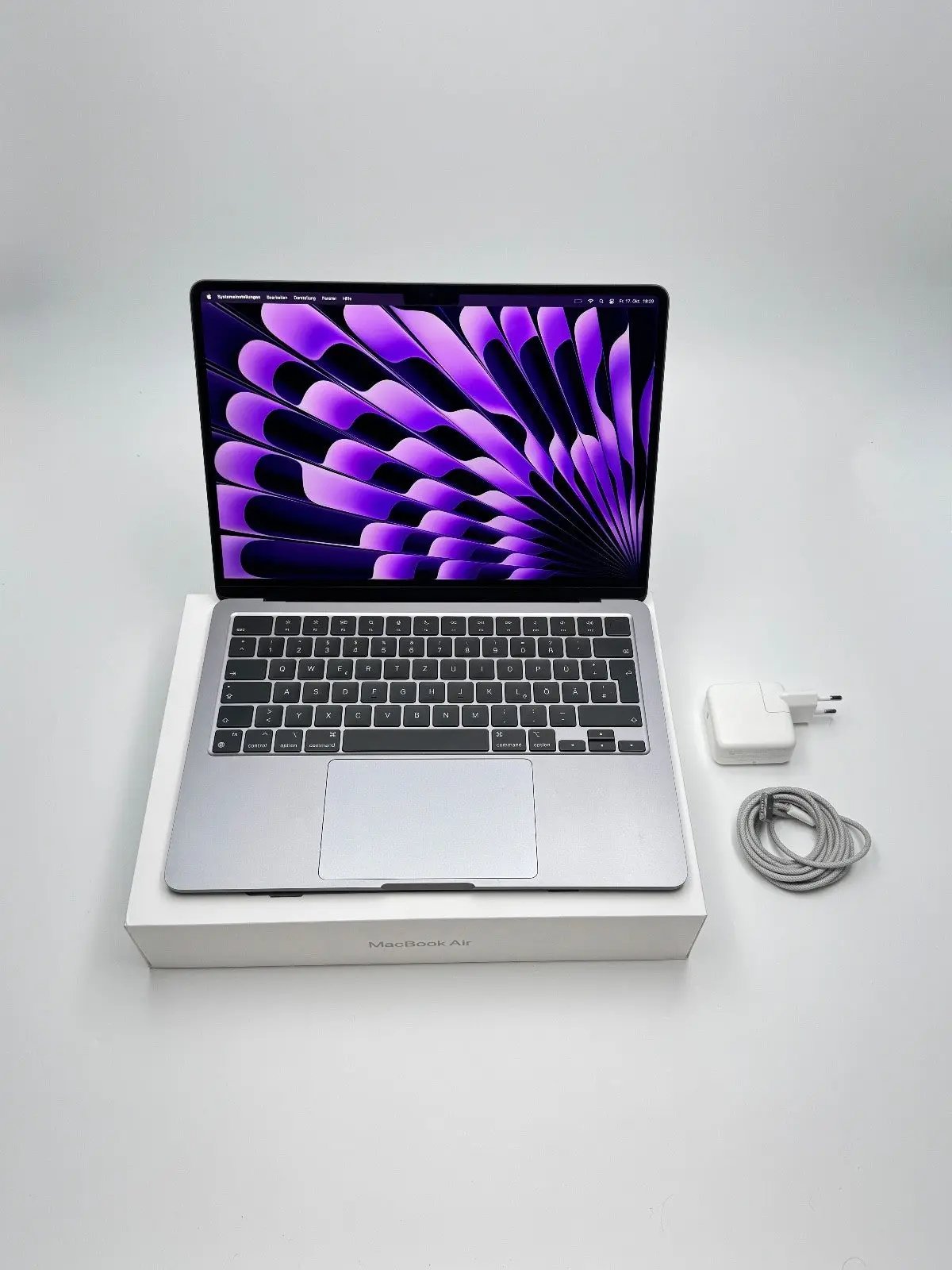 Apple MacBook Air 13,6 Zoll | M2 CPU | 2022 | 256 GB SSD | 8 GB RAM | Space Grau D&S Resell GbR