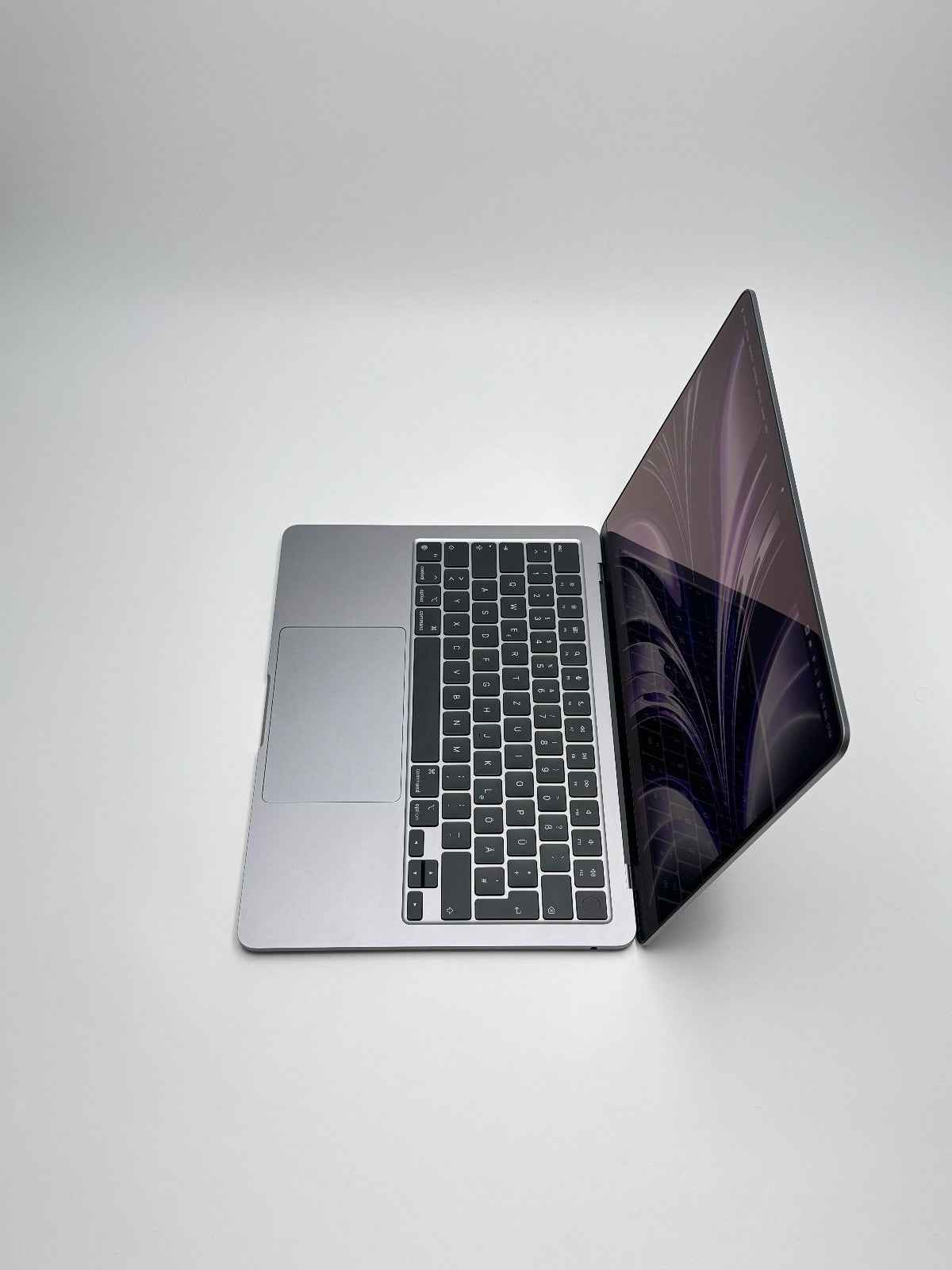 Apple MacBook Air 13,6 Zoll | M2 CPU | 2022 | 256 GB SSD | 8 GB RAM | Space Grau D&S Resell GbR