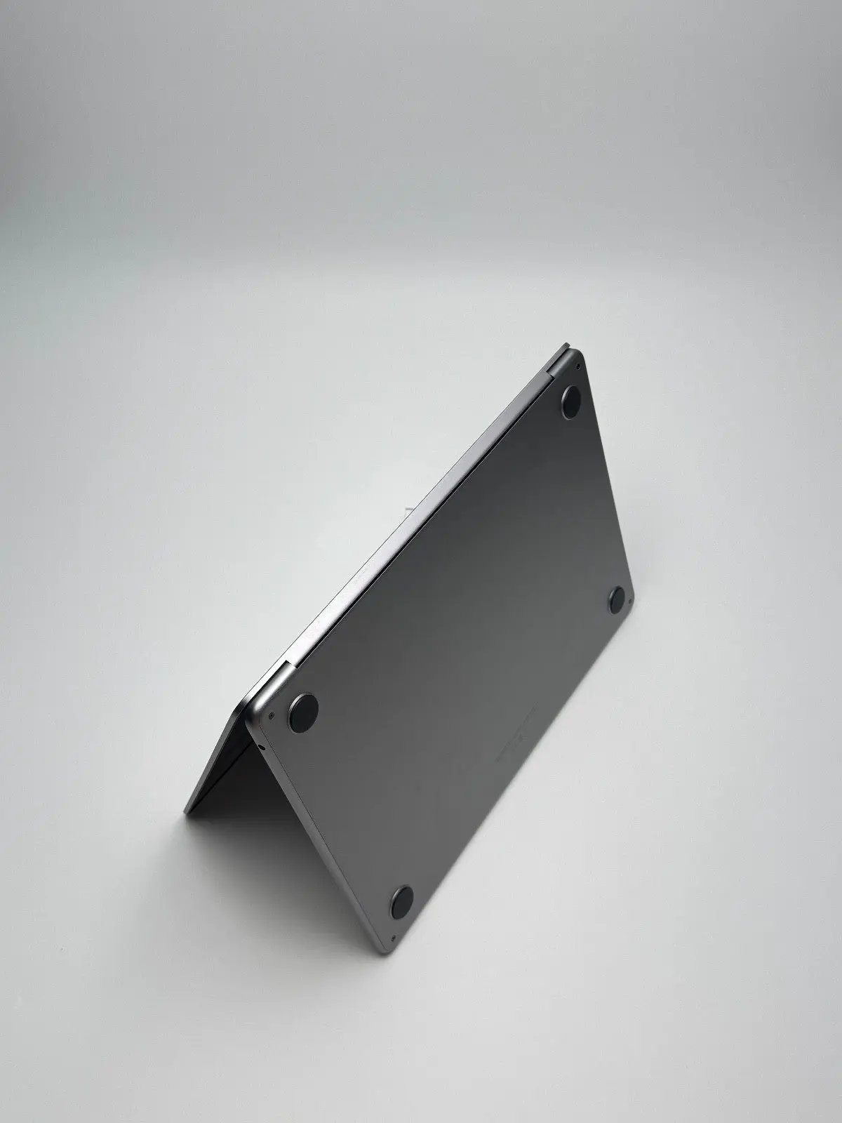 Apple MacBook Air 13,6 Zoll | M2 CPU | 2022 | 256 GB SSD | 8 GB RAM | Space Grau D&S Resell GbR