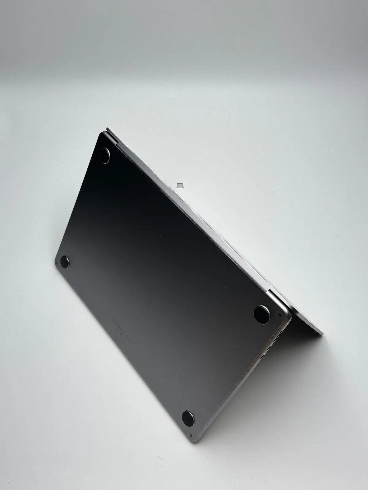 Apple MacBook Air 15,3 Zoll | M2 CPU | 2023 | 256 GB SSD | 8 GB RAM | Space Grau D&S Resell GbR