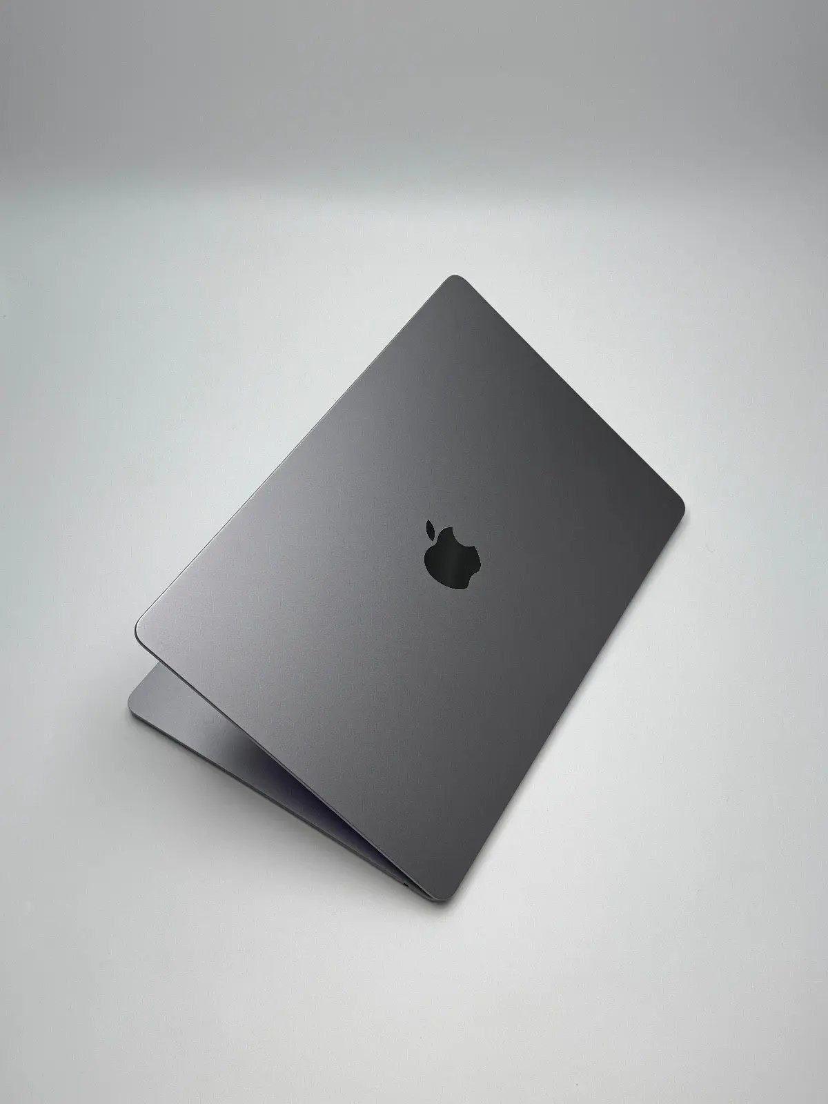 Apple MacBook Air 15,3 Zoll | M2 CPU | 2023 | 256 GB SSD | 8 GB RAM | Space Grau D&S Resell GbR