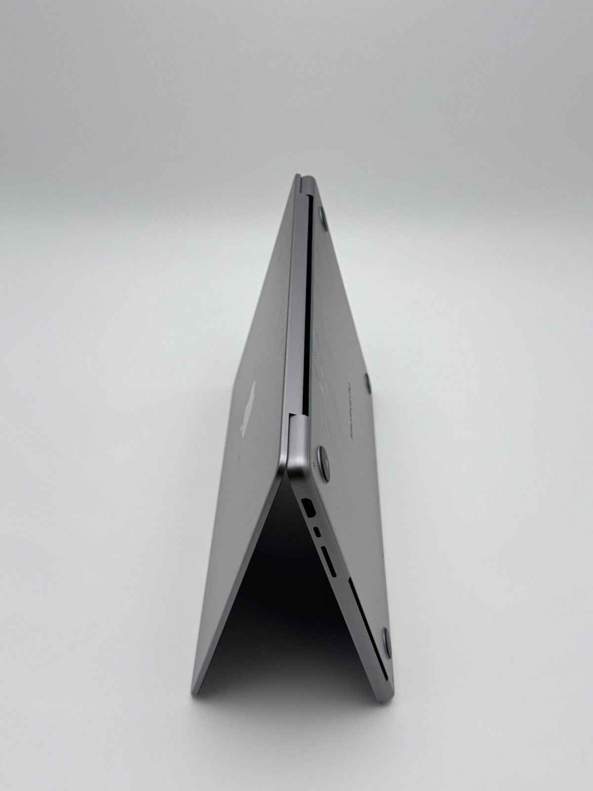 Apple MacBook Pro 14,2 Zoll | M2 Pro | 2023 | 512 GB SSD | 16 GB RAM | Space Grau D&S Resell GbR