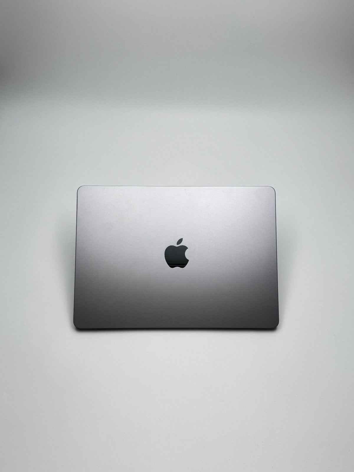 Apple MacBook Air 13,6 Zoll | M2 CPU | 2022 | 256 GB SSD | 8 GB RAM | Space Grau D&S Resell GbR