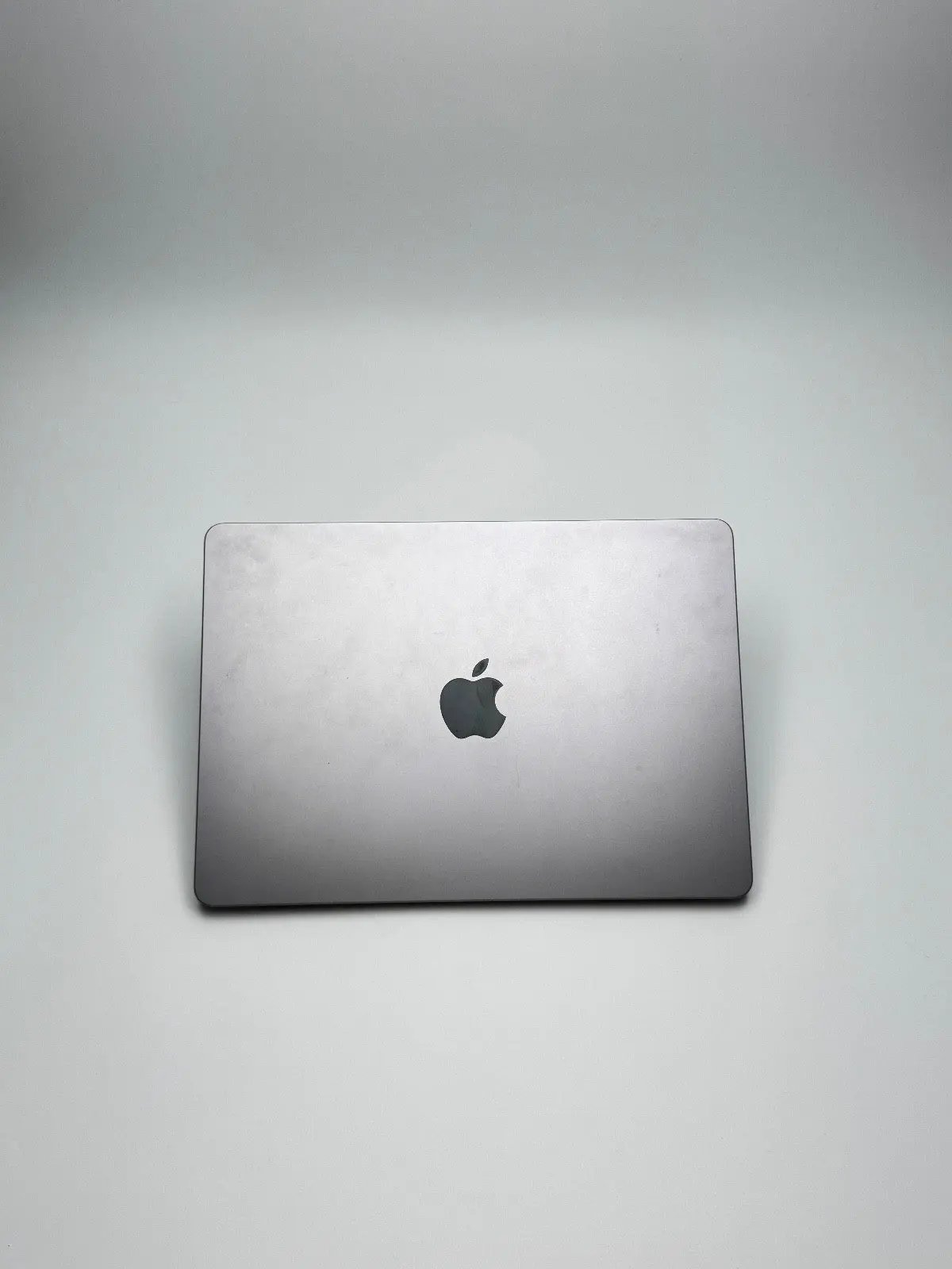 Apple MacBook Air 13,6 Zoll | M2 CPU | 2022 | 256 GB SSD | 8 GB RAM | Space Grau D&S Resell GbR