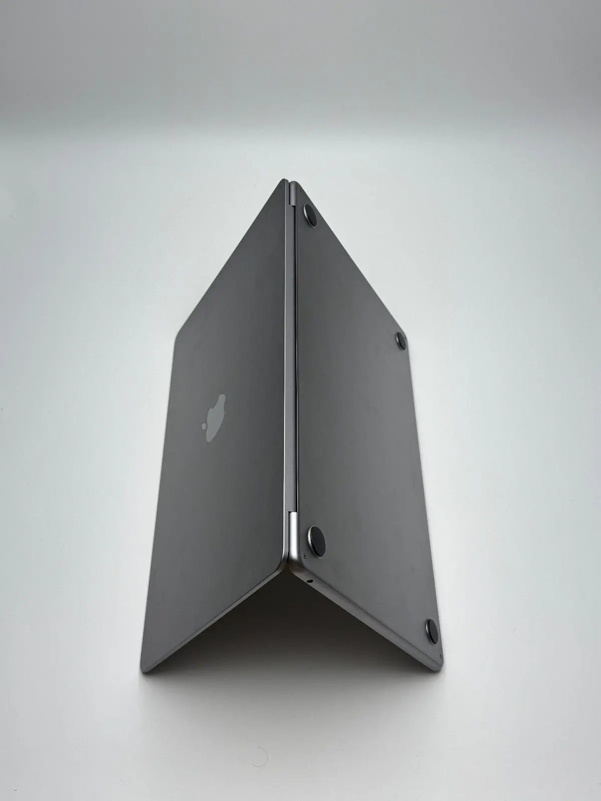 Apple MacBook Air 15,3 Zoll | M2 CPU | 2023 | 256 GB SSD | 8 GB RAM | Space Grau D&S Resell GbR