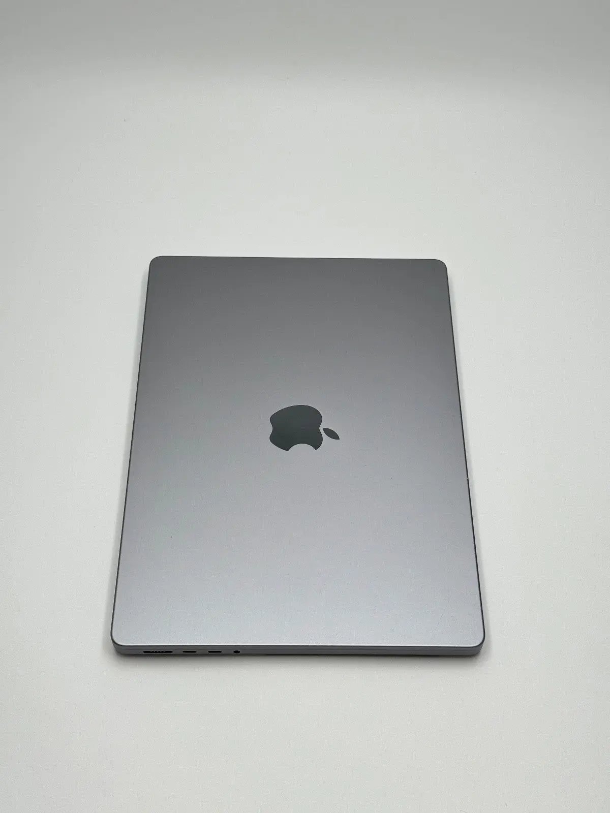 Apple MacBook Pro 14,2 Zoll | M1 CPU | 2021 | 512 GB SSD | 32 GB RAM | Space Grau D&S Resell GbR