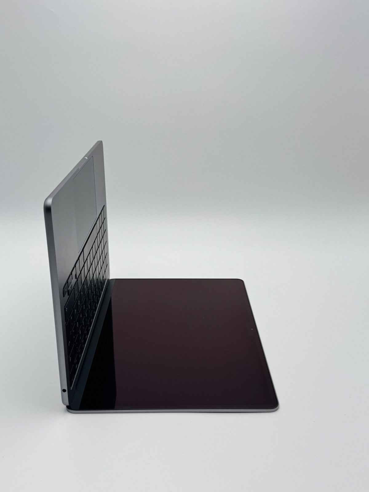 Apple MacBook Air 13,6 Zoll | M2 CPU | 2022 | 256 GB SSD | 8 GB RAM | Space Grau D&S Resell GbR