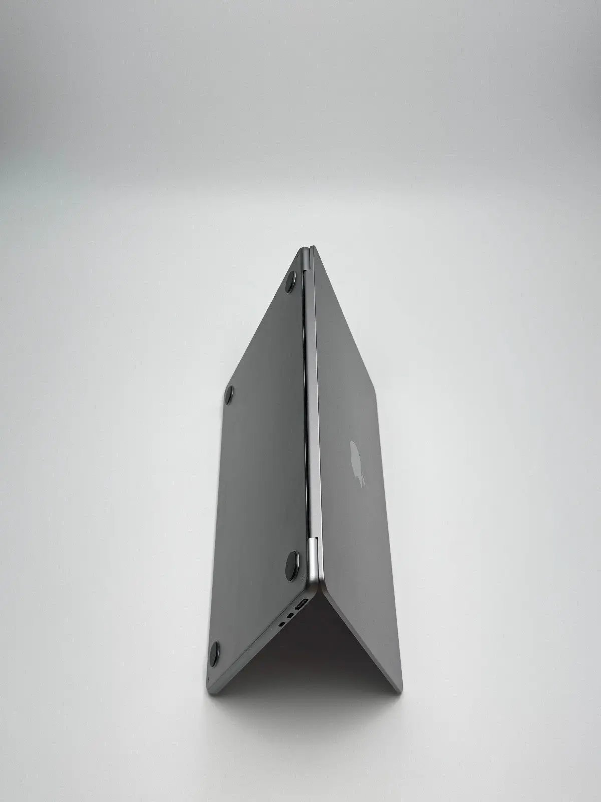 Apple MacBook Air 13,6 Zoll | M2 CPU | 2022 | 256 GB SSD | 8 GB RAM | Space Grau D&S Resell GbR