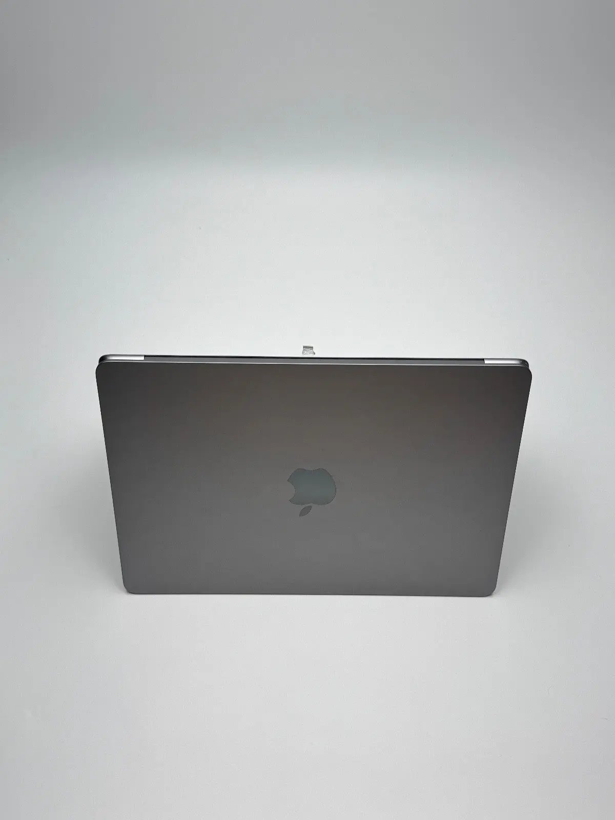 Apple MacBook Air 13,6 Zoll | M2 CPU | 2022 | 256 GB SSD | 8 GB RAM | Space Grau D&S Resell GbR