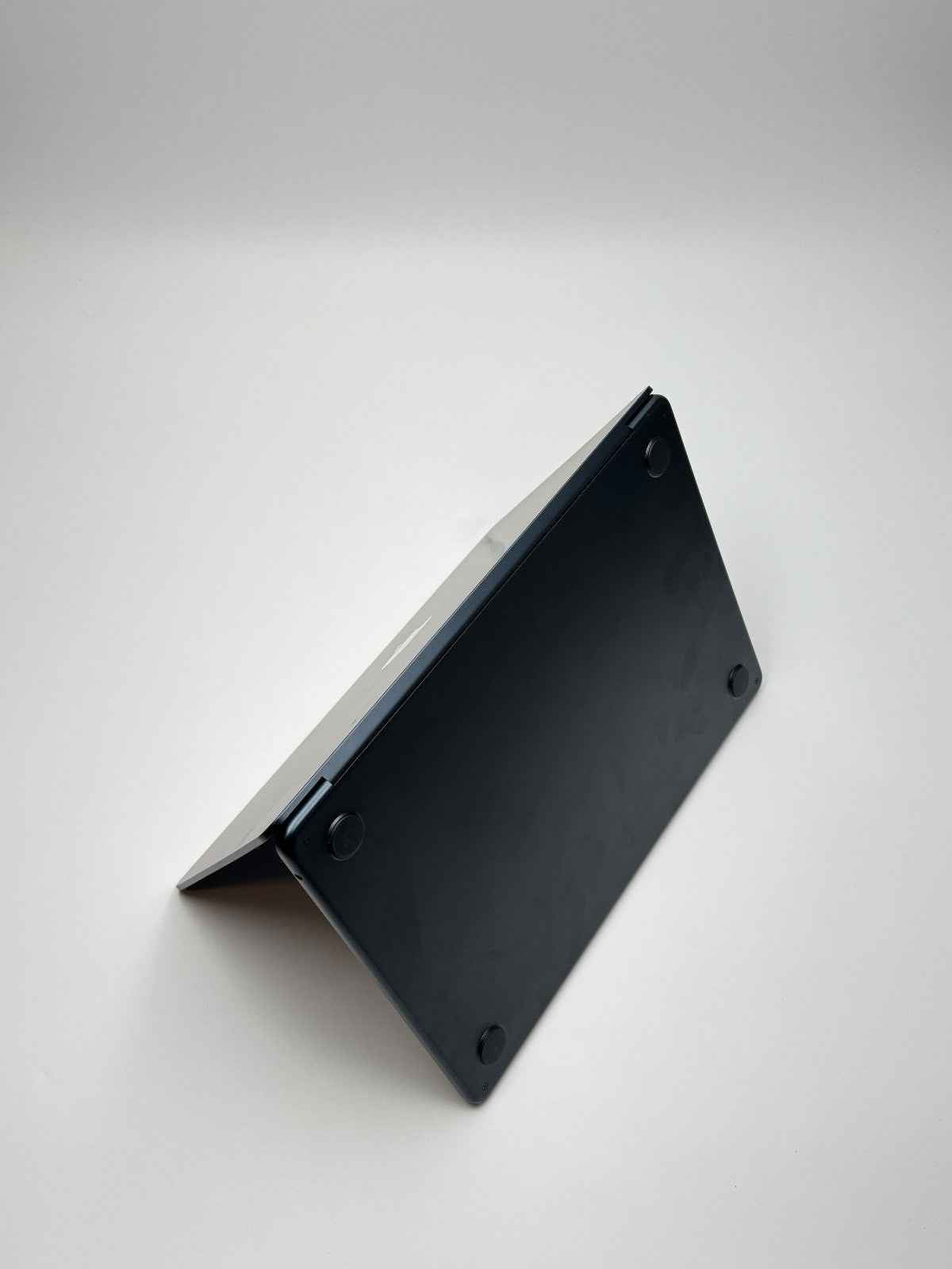 Apple MacBook Air 13,6 Zoll | M2 CPU | 2022 | 512 GB SSD | 8 GB RAM | Midnight D&S Resell GbR