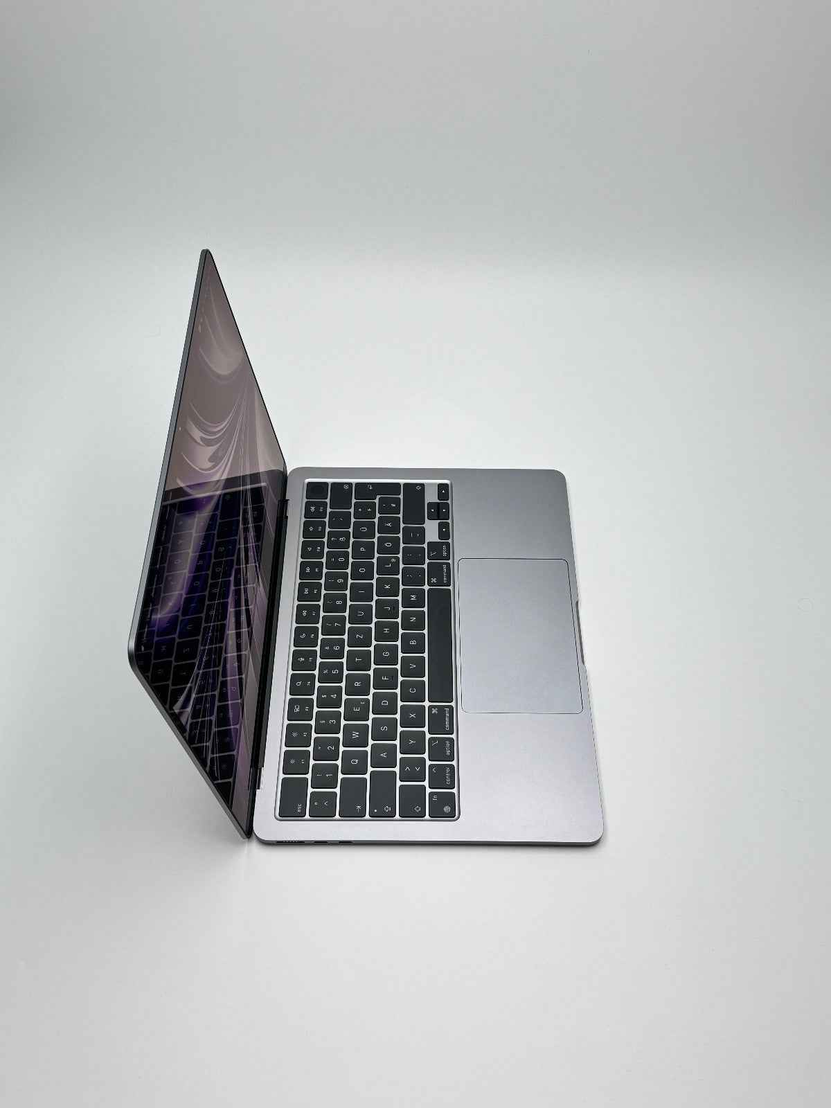 Apple MacBook Air 13,6 Zoll | M2 CPU | 2022 | 256 GB SSD | 8 GB RAM | Space Grau D&S Resell GbR