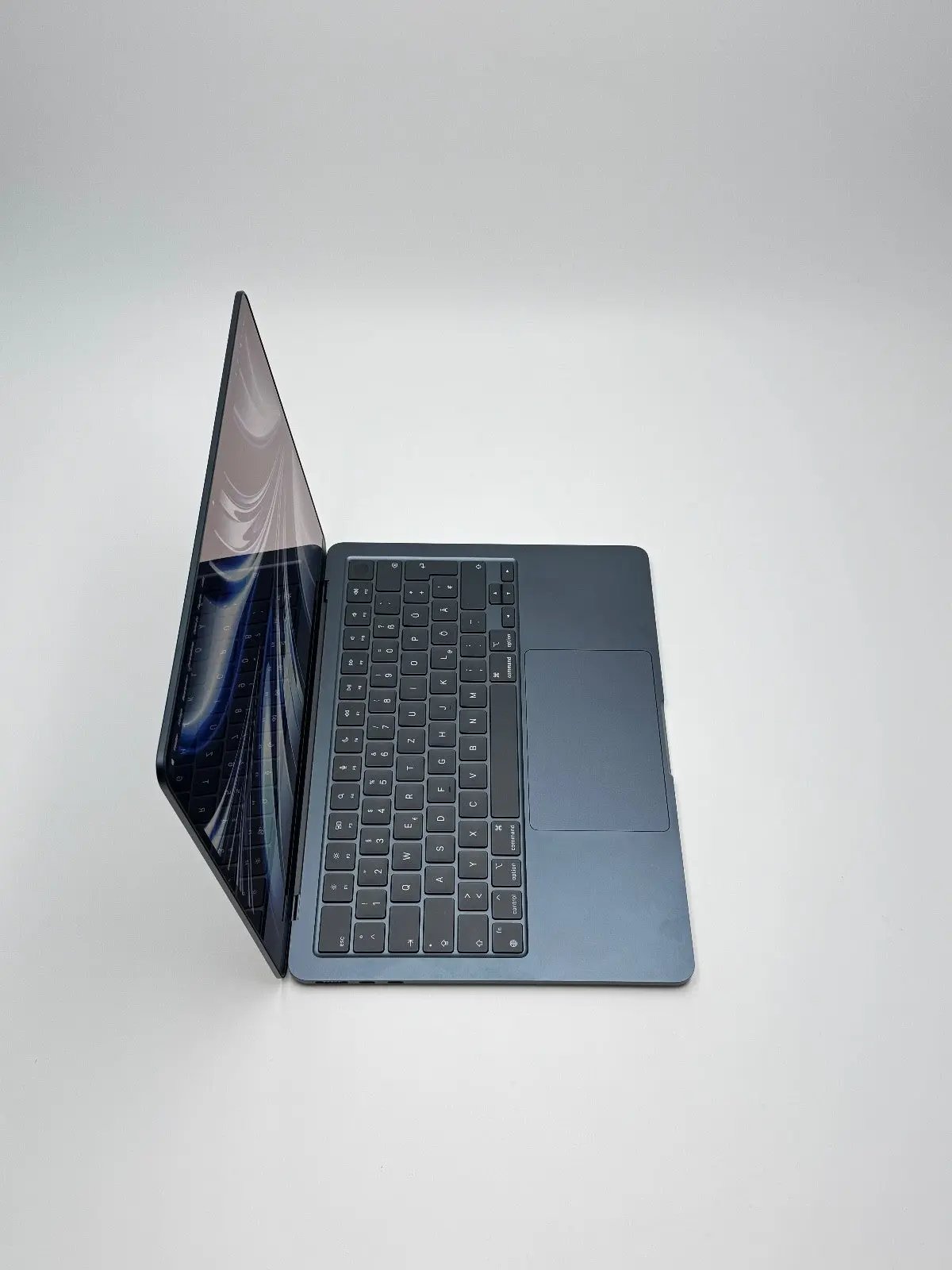 Apple MacBook Air 13,6 Zoll | M2 CPU | 2022 | 256 GB SSD | 8 GB RAM | Mitternacht D&S Resell GbR