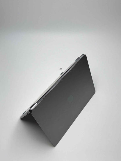 Apple MacBook Air 13,6 Zoll | M2 CPU | 2022 | 256 GB SSD | 8 GB RAM | Space Grau D&S Resell GbR