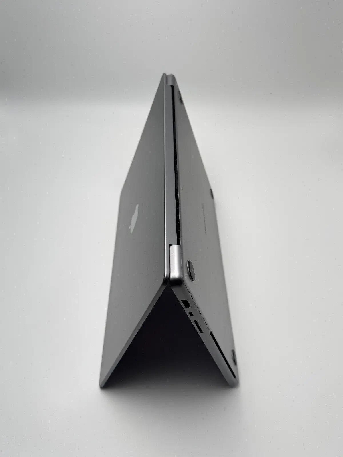 Apple MacBook Pro 16,2 Zoll | M1 Max | 2021 | 1 TB SSD | 32 GB RAM | Space Grau D&S Resell GbR