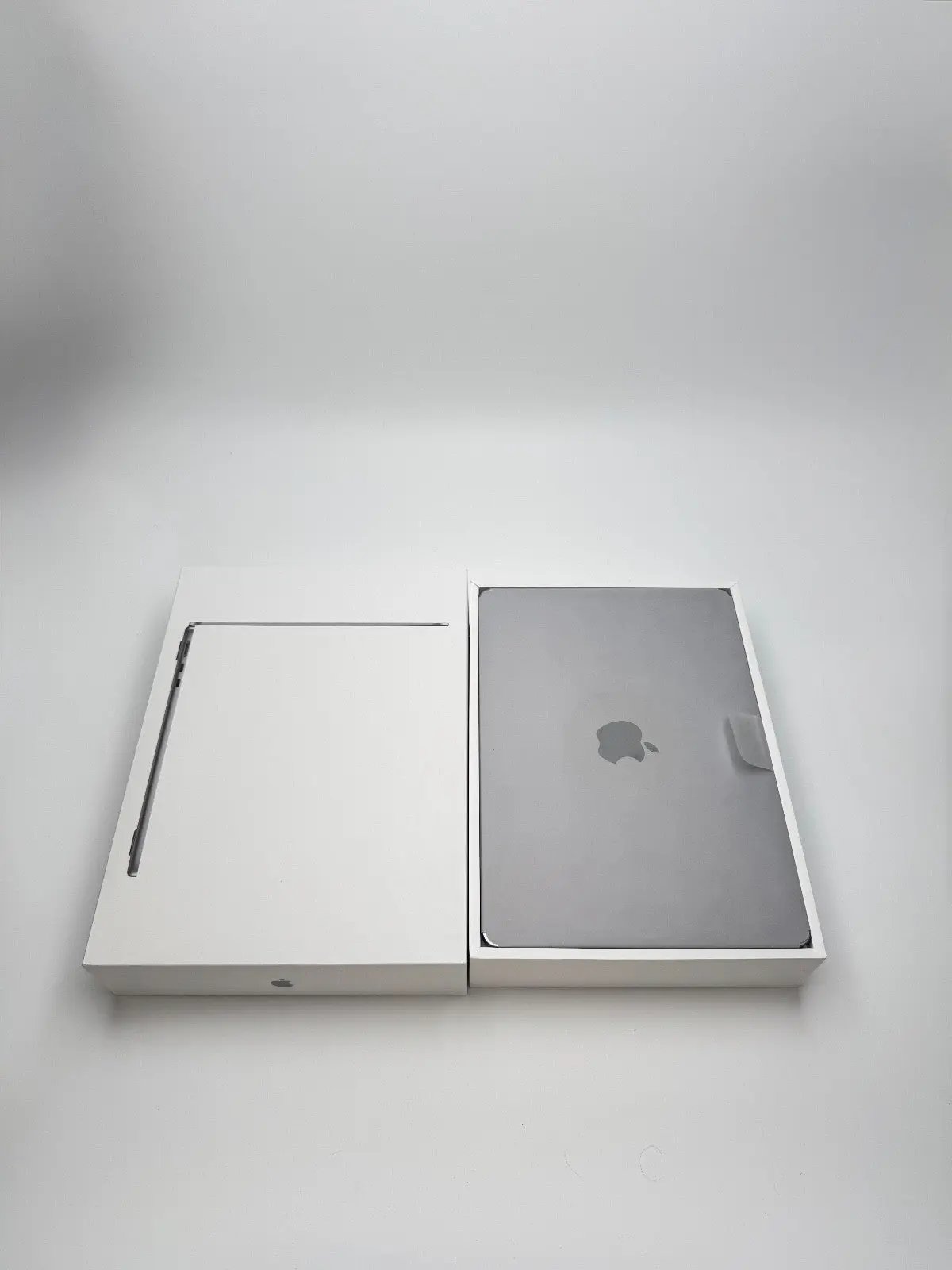 Apple MacBook Air 13,6 Zoll | M2 CPU | 2022 | 256 GB SSD | 8 GB RAM | Space Grau D&S Resell GbR