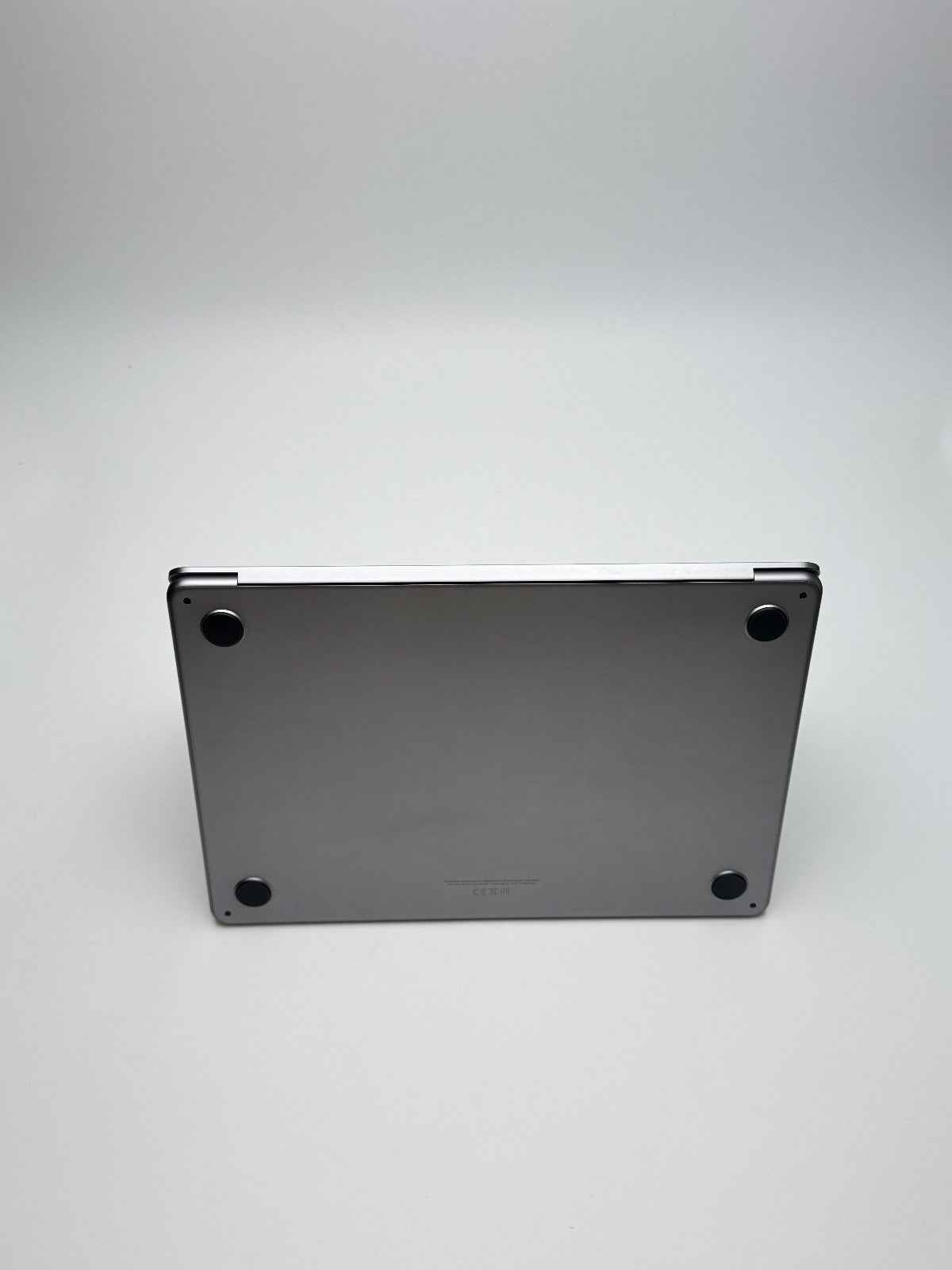 Apple MacBook Air 13,6 Zoll | M2 CPU | 2022 | 256 GB SSD | 8 GB RAM | Space Grau D&S Resell GbR