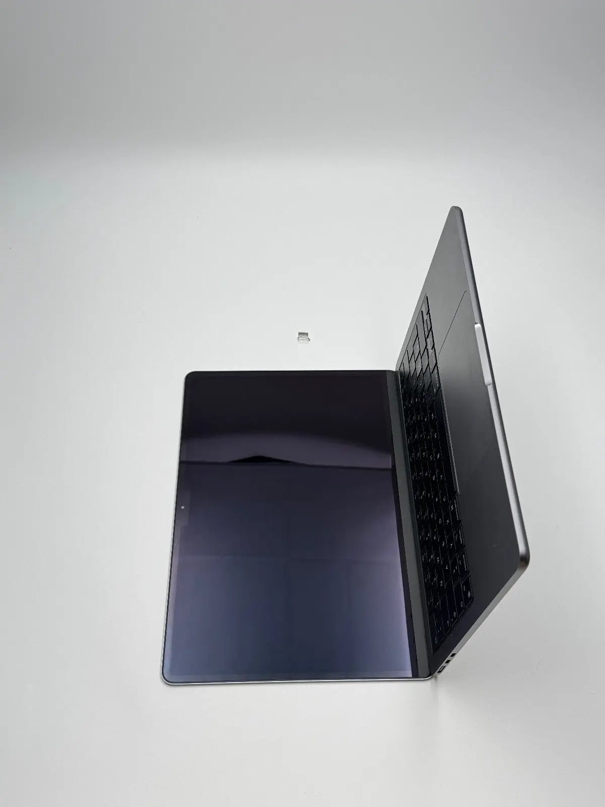 Apple MacBook Air 13,6 Zoll | M2 CPU | 2022 | 256 GB SSD | 8 GB RAM | Space Grau D&S Resell GbR