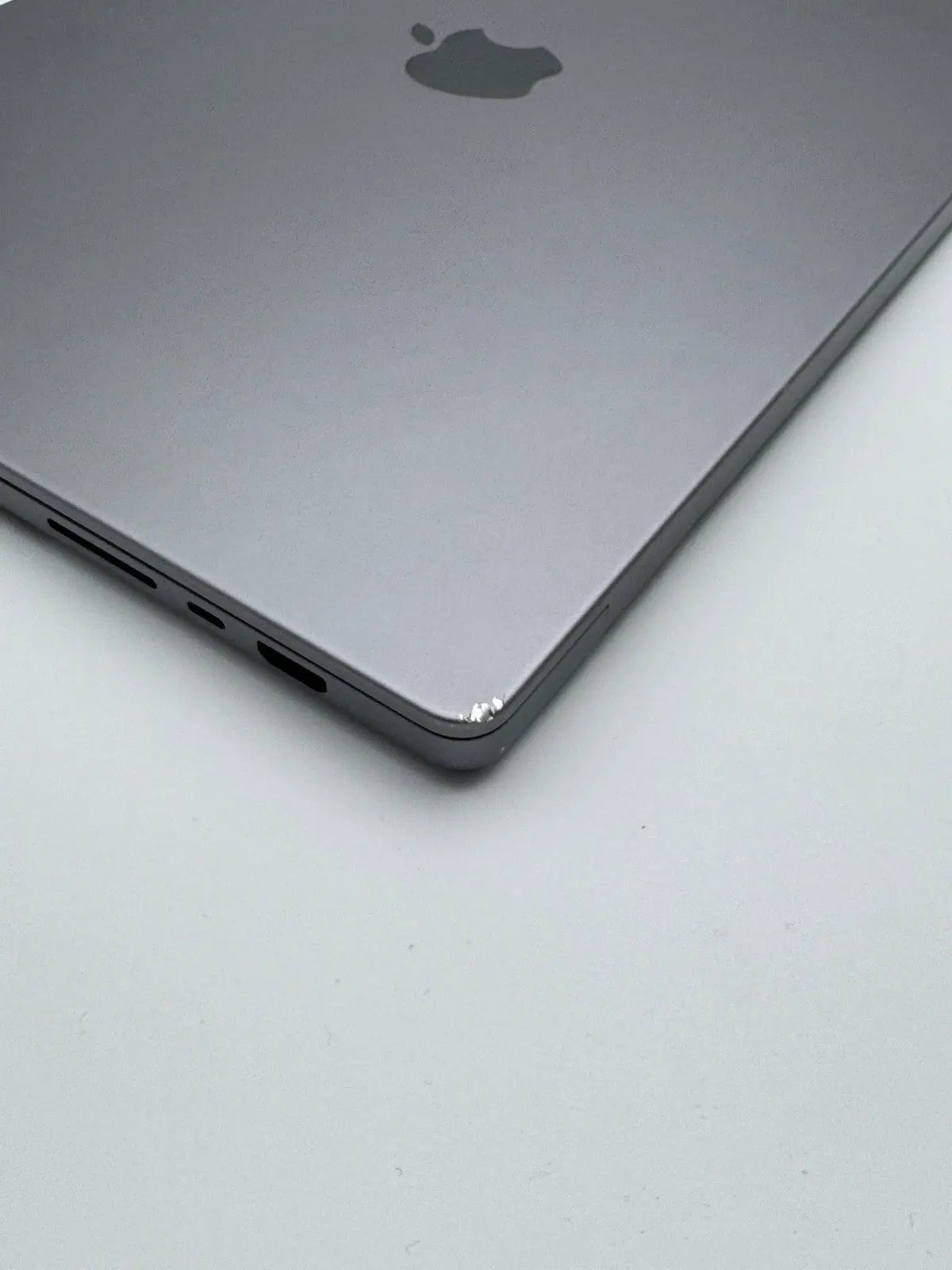 Apple MacBook Pro 16,2 Zoll | M1 CPU | 2021 | 512 GB SSD | 16 GB RAM | Space Grau D&S Resell GbR