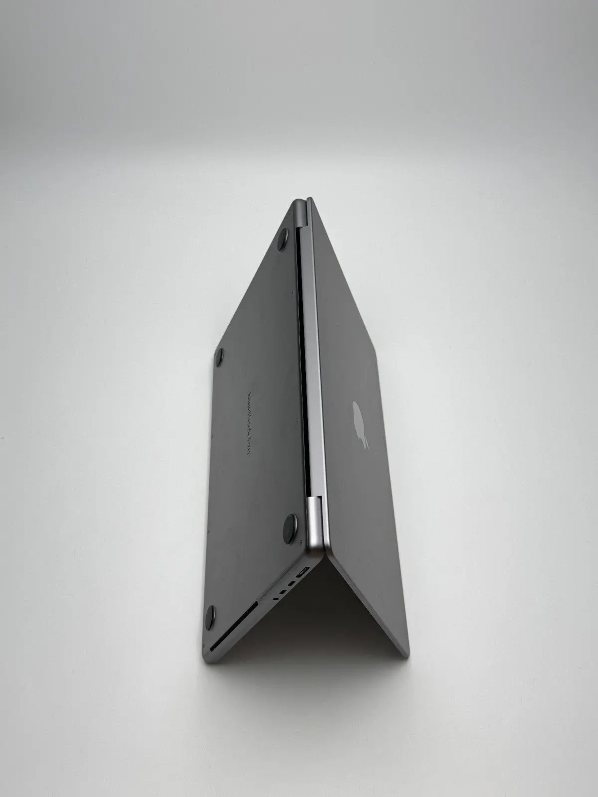 Apple MacBook Pro 14,2 Zoll | M2 Pro | 2023 | 512 TB SSD | 16 GB RAM | Space Grau D&S Resell GbR